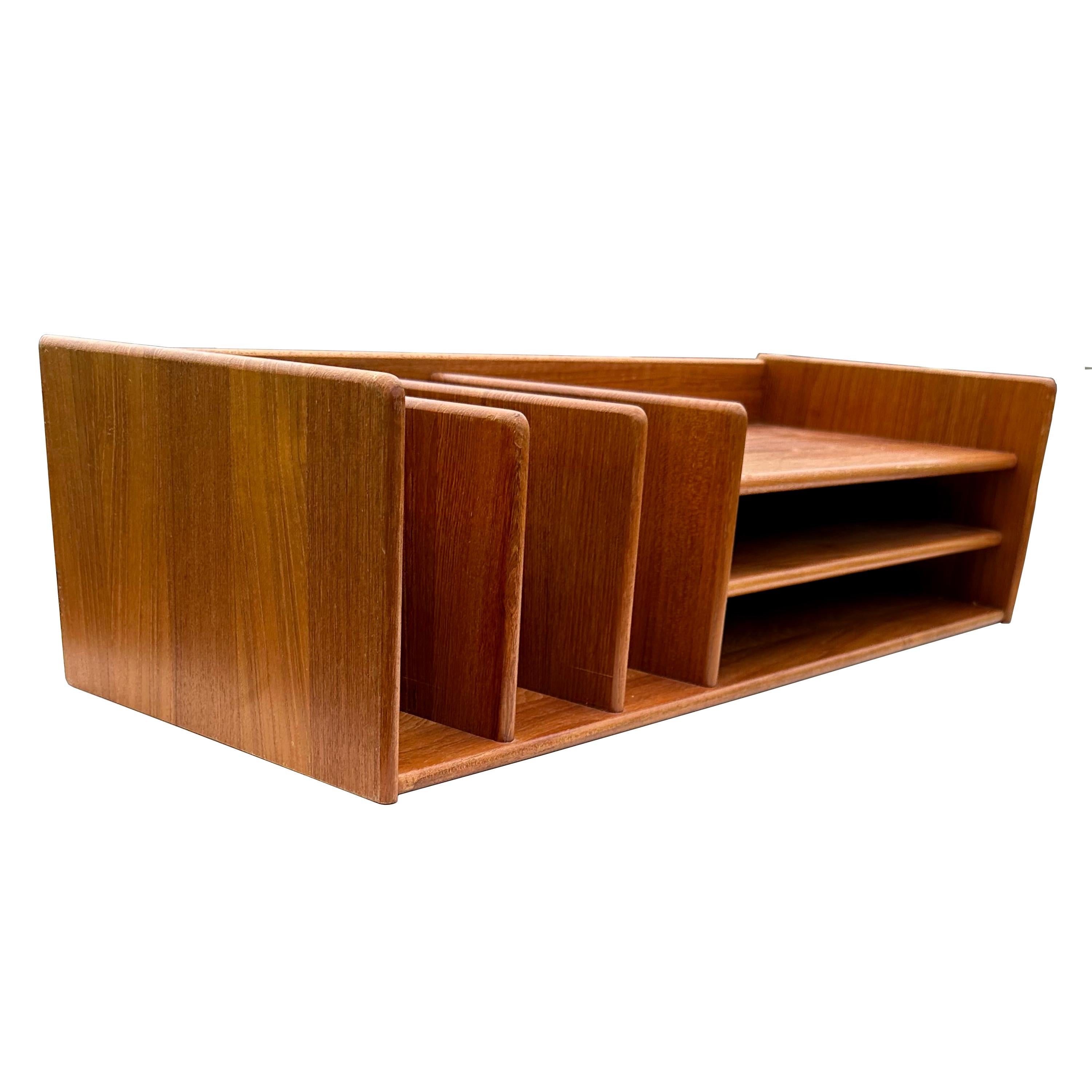 1960s Danish Mid Century modern teak wood desk organizer. From the Select Form series by Georg Petersen, put out by Pedersen & Hansen of Denmark. Beautifully rich in color this desk organizer is great quality with rounded finish edges, finished on