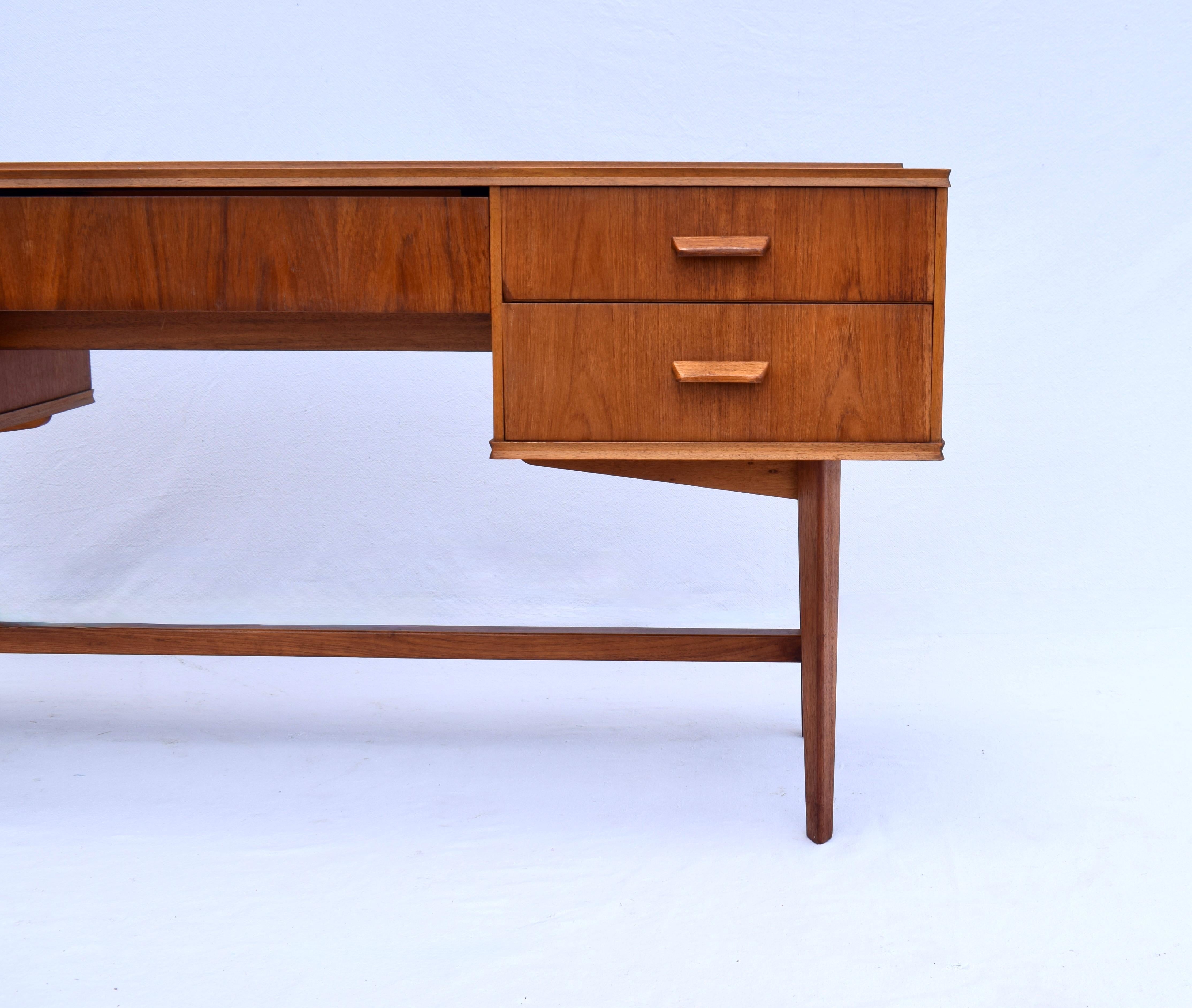 Danish Modern Teak Desk Set by Gimson & Slater LTD In Good Condition For Sale In Southampton, NJ