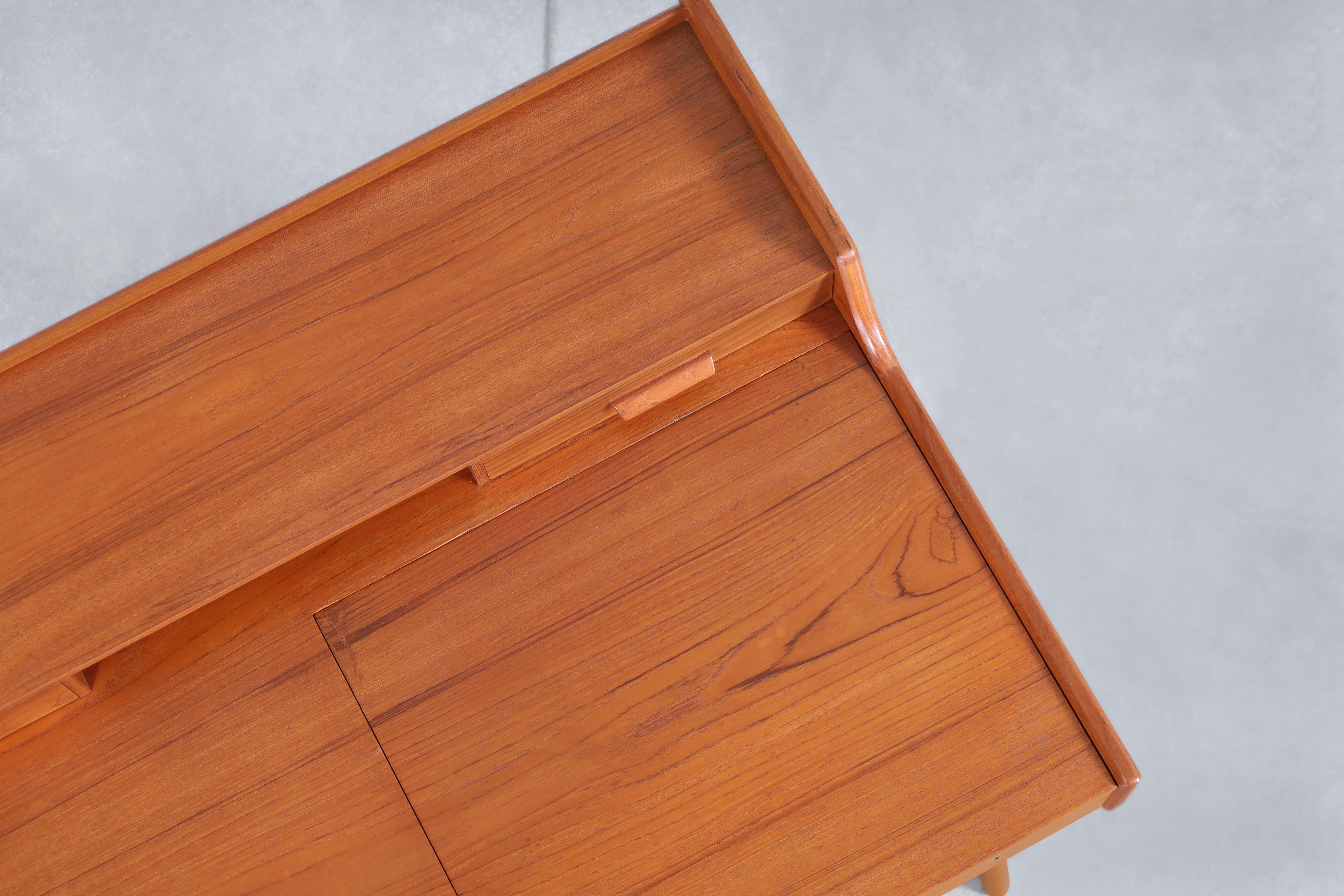 Scrivania moderna danese in teak di Arne Wahl Iversen in vendita 6