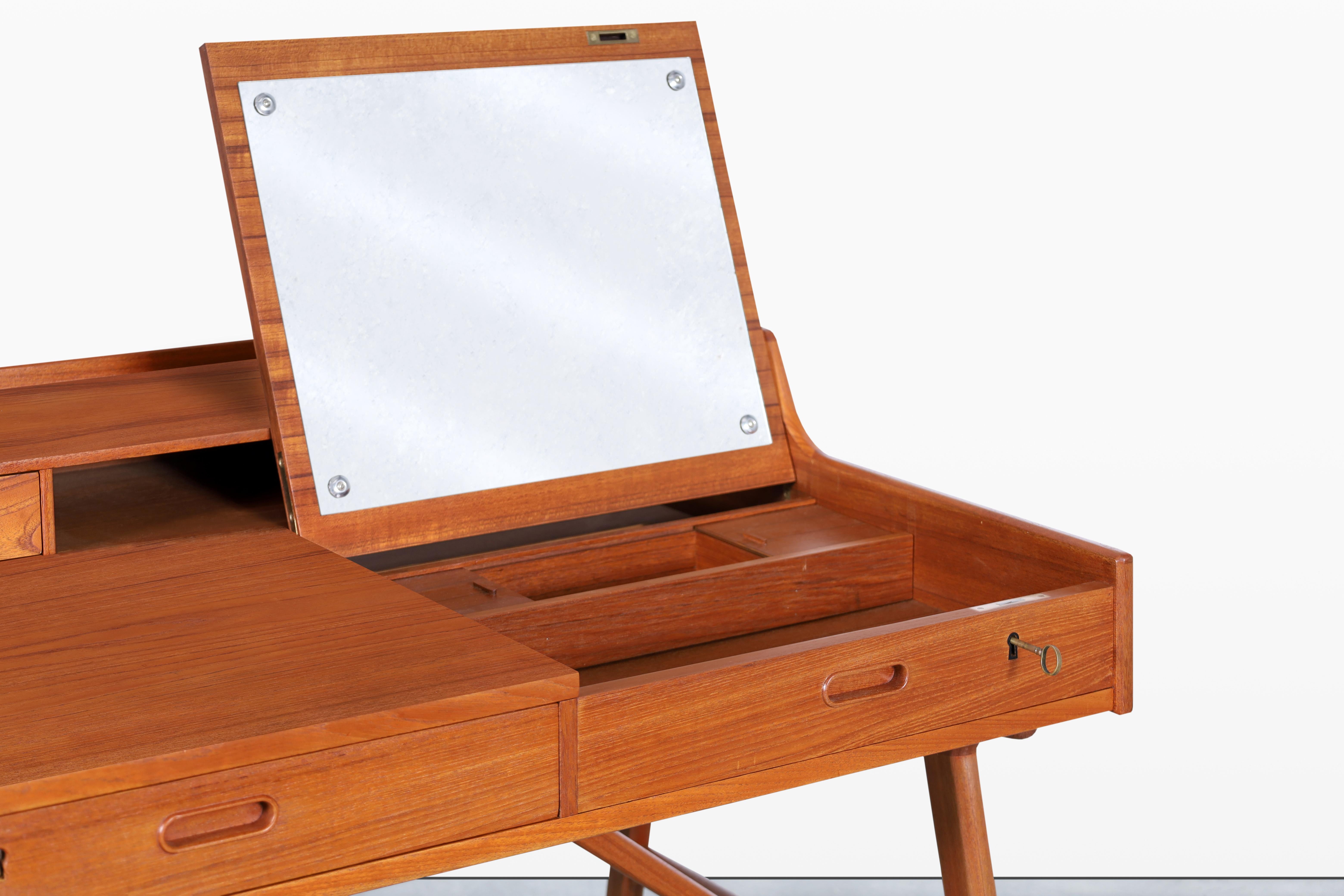 Scrivania moderna danese in teak di Arne Wahl Iversen in vendita 2
