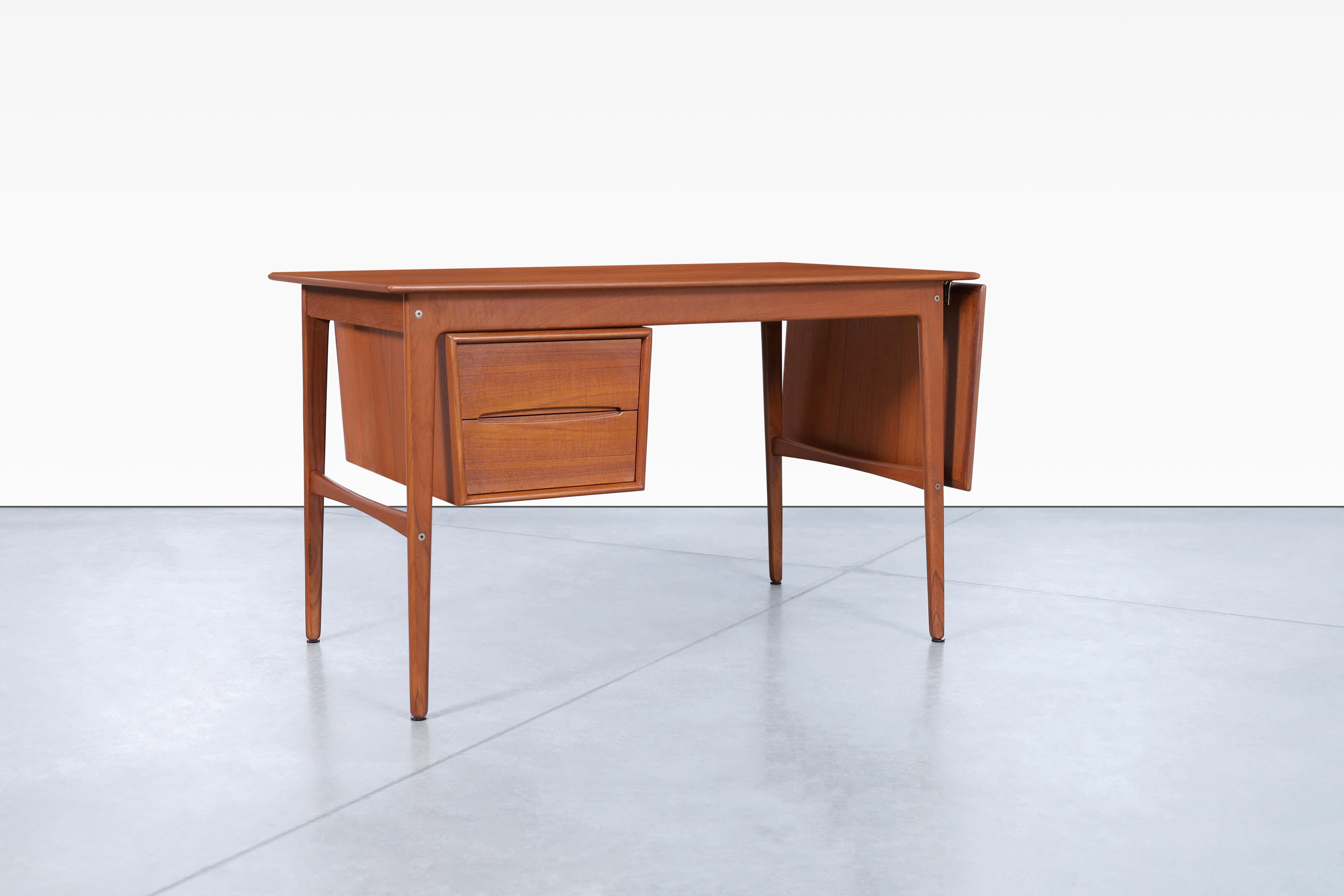 Danish Modern Teak Desk w/ Drop-Leaf by Aksel Boll Jensen In Good Condition For Sale In North Hollywood, CA