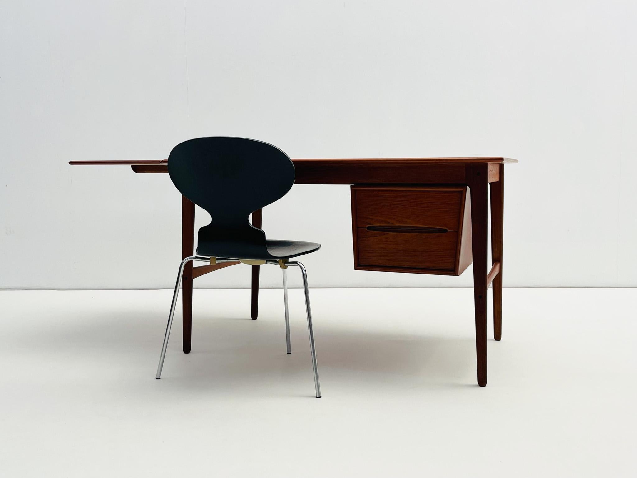 Scrivania moderna danese in teak con ante a ribalta di Aksel Boll Jensen in vendita 5