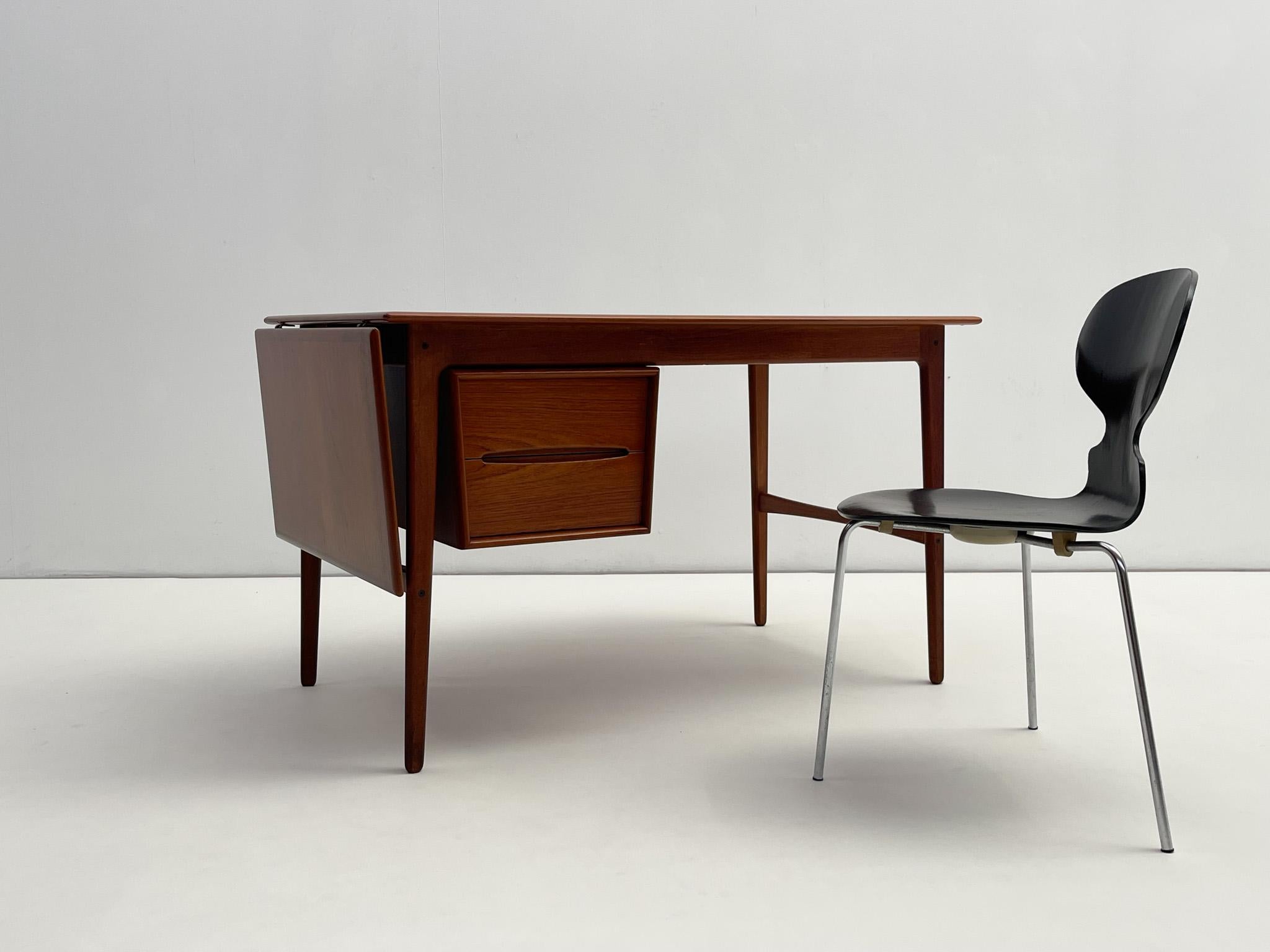 Scrivania moderna danese in teak con ante a ribalta di Aksel Boll Jensen in vendita 6