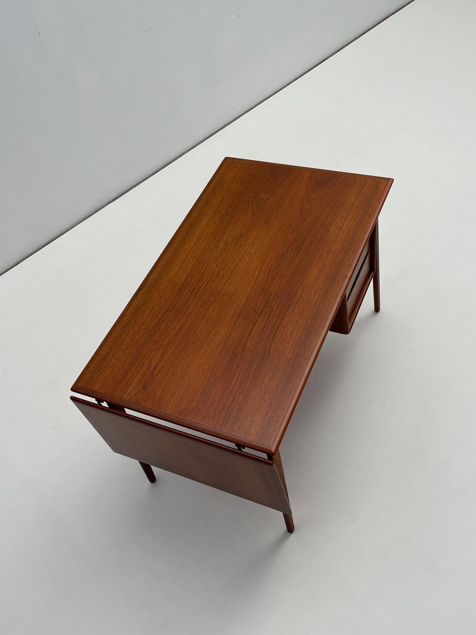 Scrivania moderna danese in teak con ante a ribalta di Aksel Boll Jensen In condizioni buone in vendita a Brussels, BE