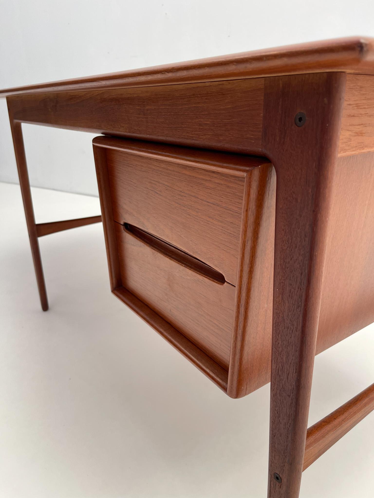Teak Scrivania moderna danese in teak con ante a ribalta di Aksel Boll Jensen in vendita