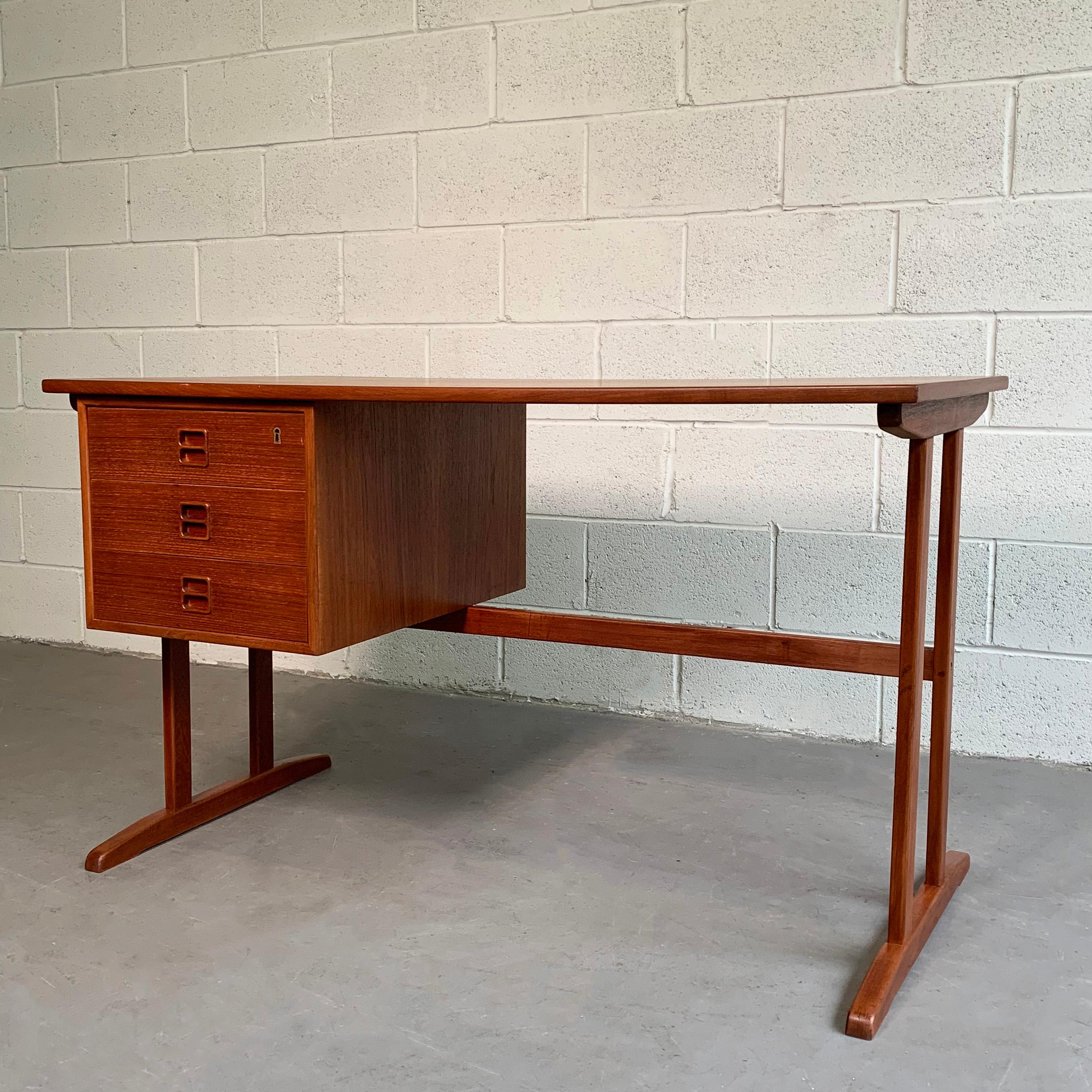 Danish Modern Teak Desk with Finished Bookshelf Back In Good Condition In Brooklyn, NY