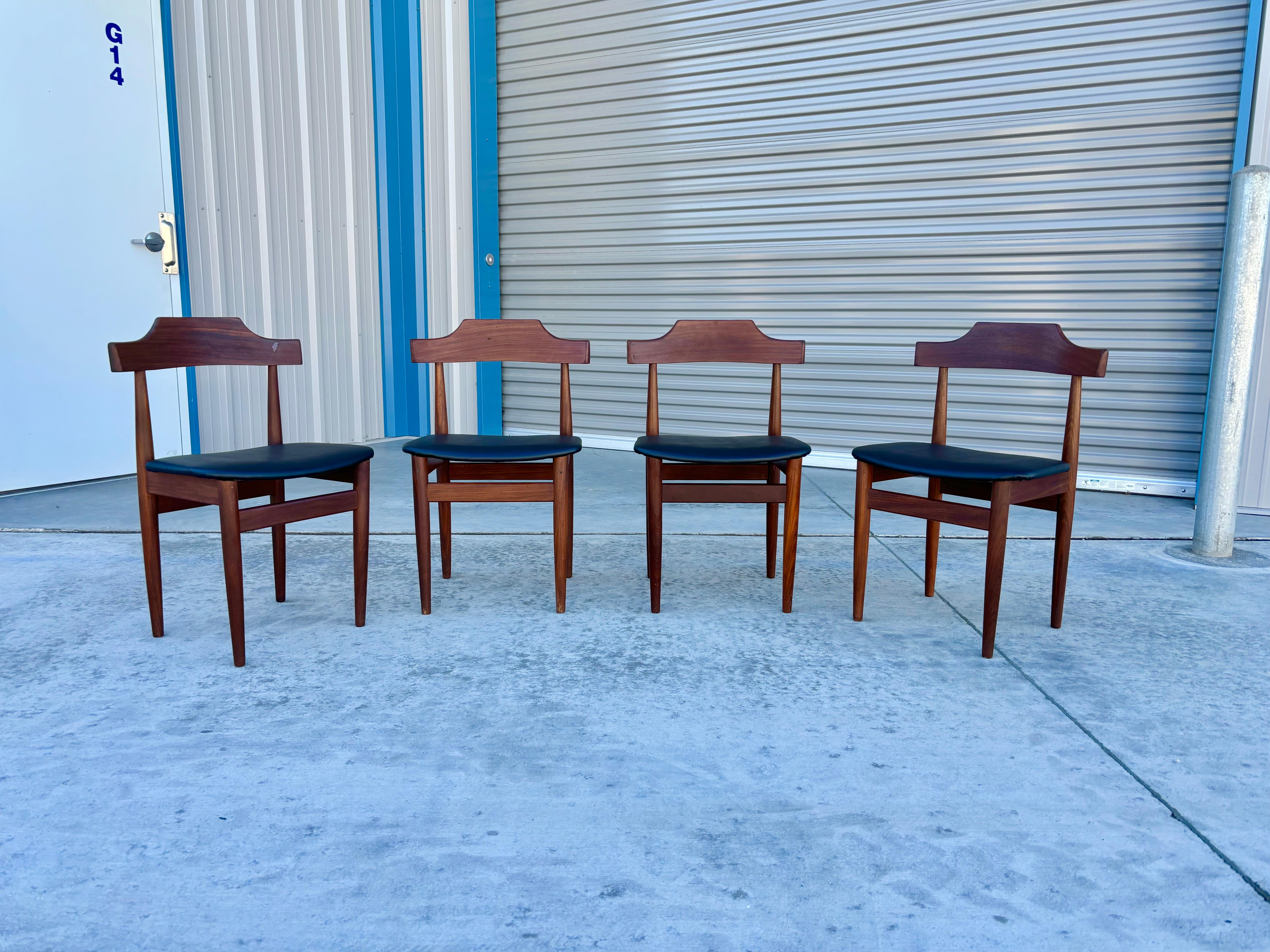 Mid-Century moderno Sedie da pranzo moderne danesi in teak di Hans Olsen per Frem Røjle 1960 - set di 4 in vendita
