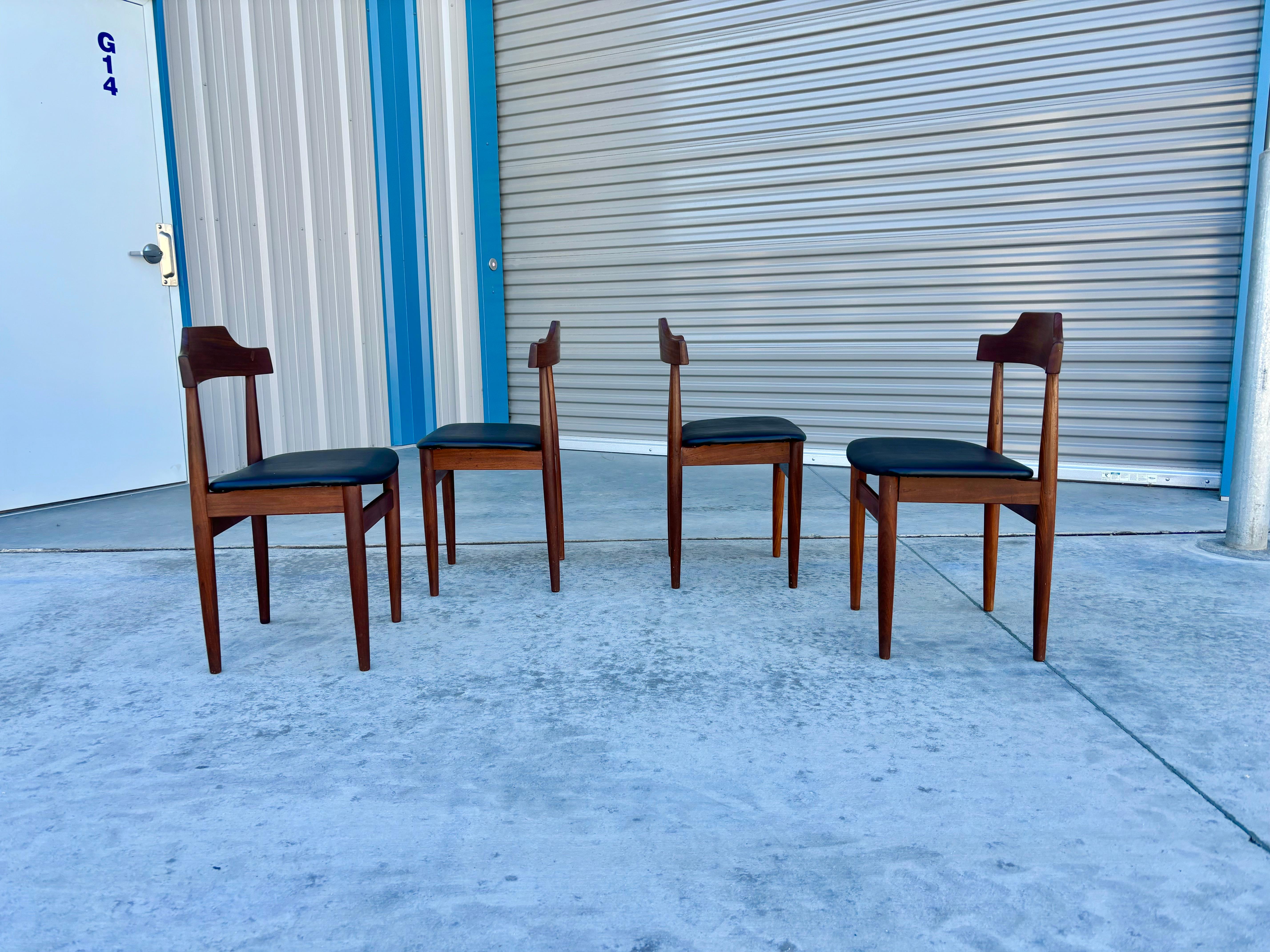 Metà XX secolo Sedie da pranzo moderne danesi in teak di Hans Olsen per Frem Røjle 1960 - set di 4 in vendita