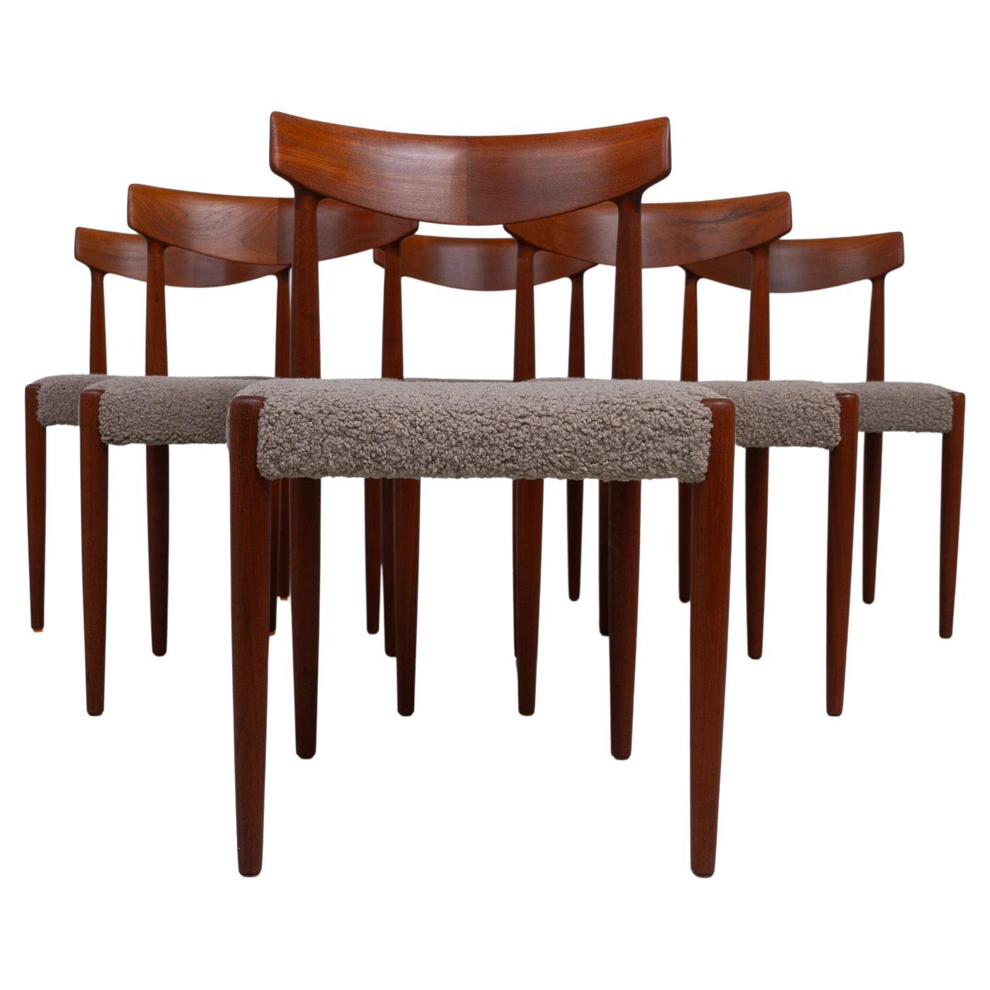 Danish Modern Teak Dining Chairs by Knud Færch for Slagelse, 1960s. Set of 6.
Set of six stunning dining room chairs model 343 designed by Danish architect Knud Færch and manufactured by Slagelse Møbelværk, Denmark in the 1960s.
Beautifully sculpted