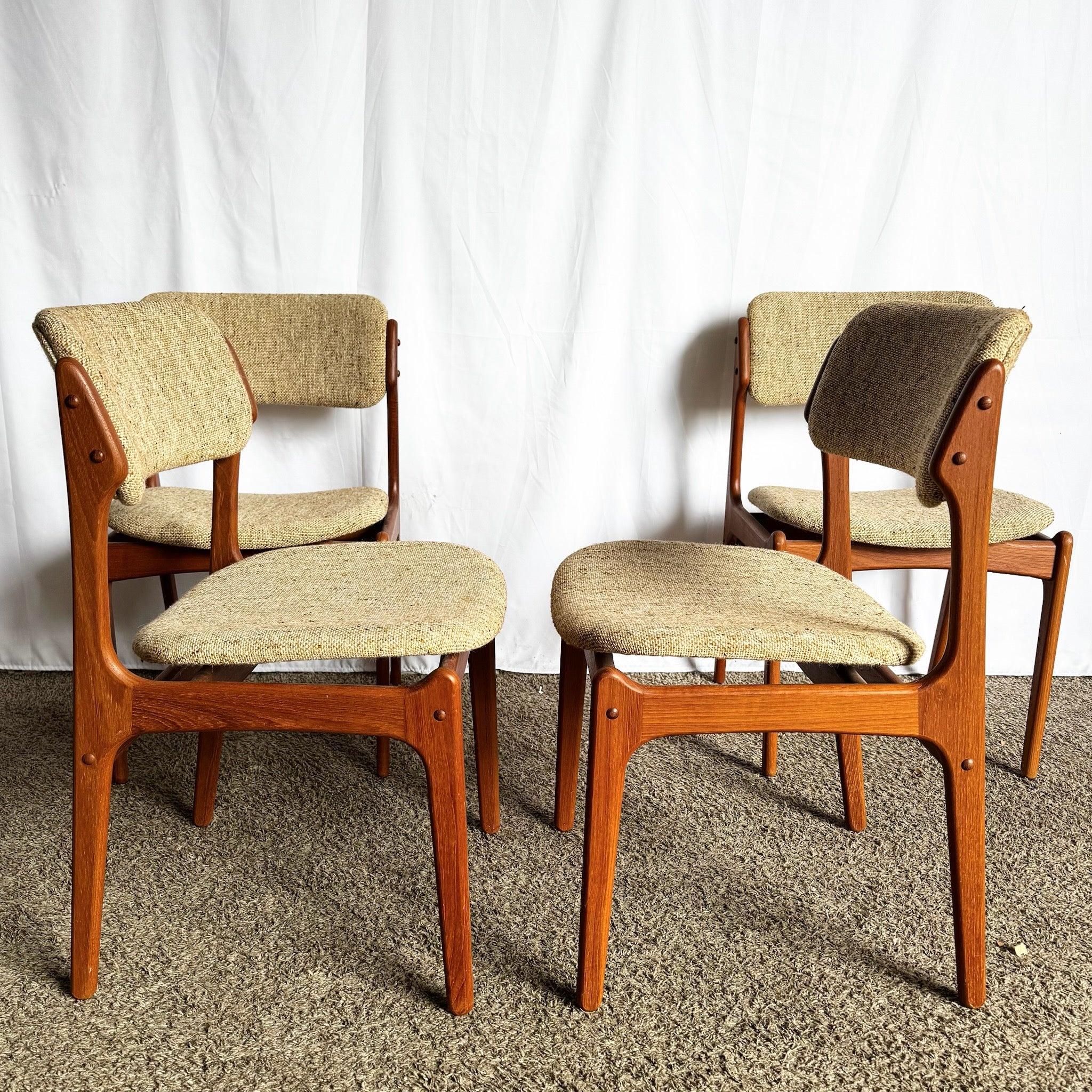 Chaises de salle à manger modernes danoises en teck par O.D. Møbler A-S - Lot de 4 Bon état - En vente à Delray Beach, FL
