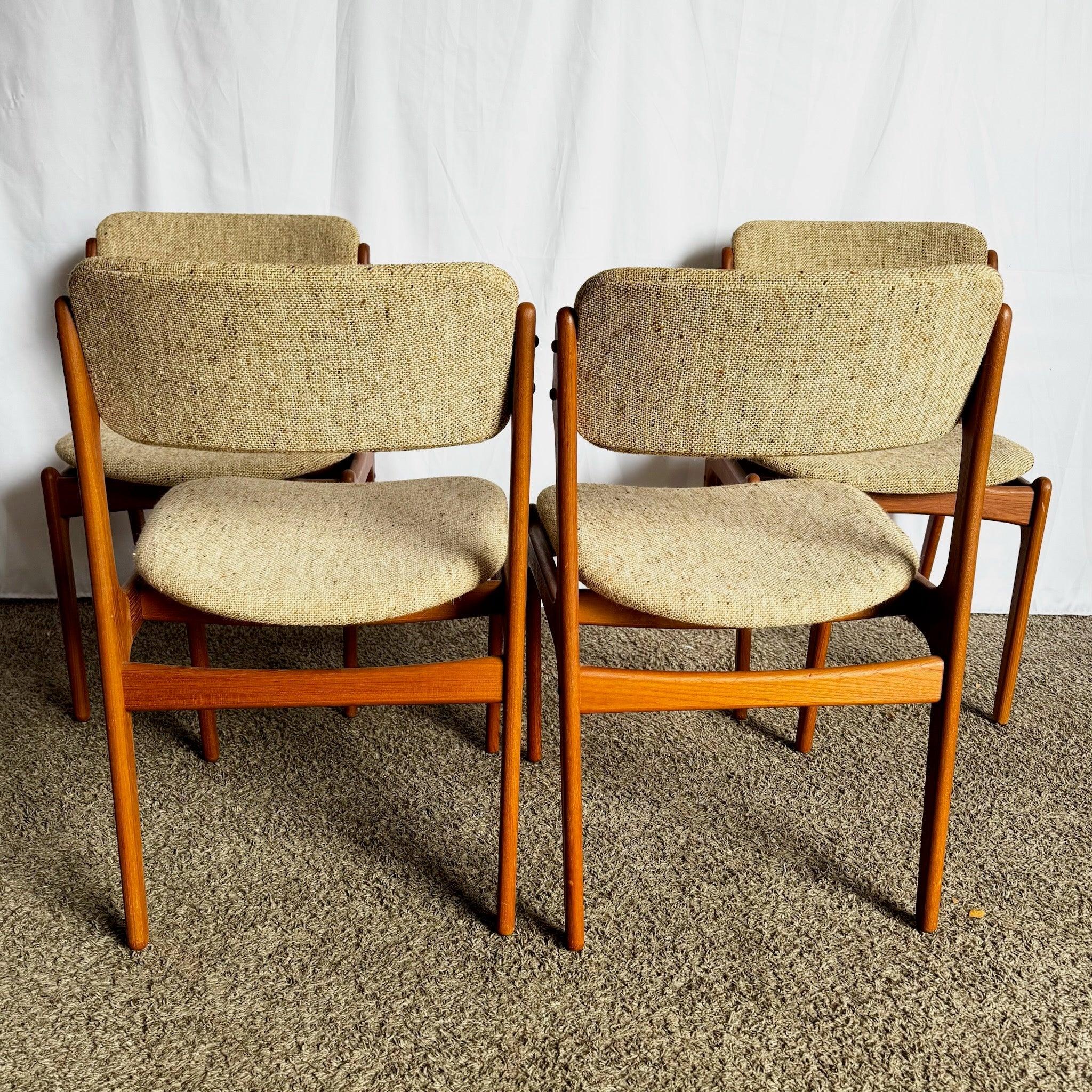 20ième siècle Chaises de salle à manger modernes danoises en teck par O.D. Møbler A-S - Lot de 4 en vente
