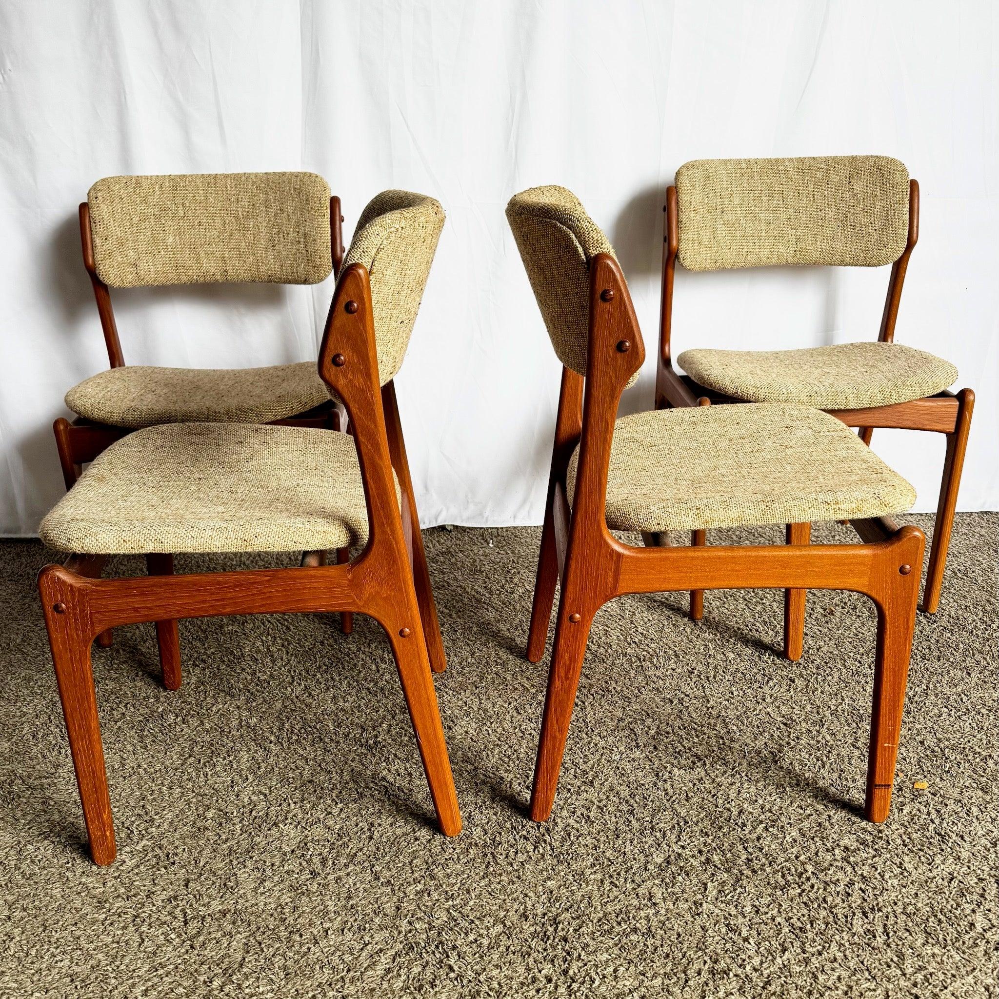 Teck Chaises de salle à manger modernes danoises en teck par O.D. Møbler A-S - Lot de 4 en vente