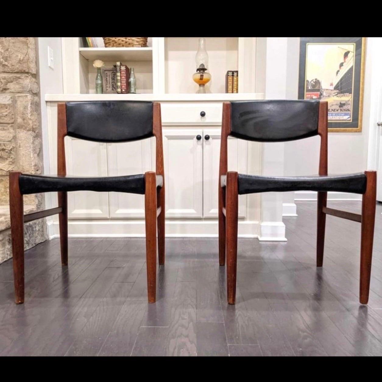 Danish-Modern Teak Dining Chairs from Glostrup, a Pair In Good Condition In Charleston, SC
