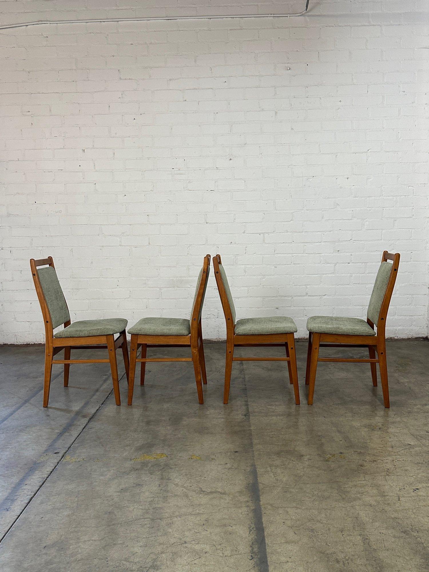 Dänische moderne Esszimmerstühle aus Teakholz – Vierer-Set im Angebot 7