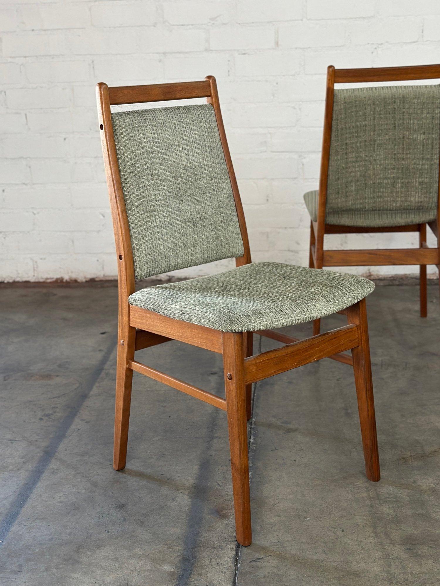W17 D19 H36 SW18 SD16 SH18

Fully restored minimal teak dining chairs. Teak frames have been fully refinished, hardware replaced and wooden frames are sound and sturdy. Upholstery interior wooden components have been replaced where needed, seats and