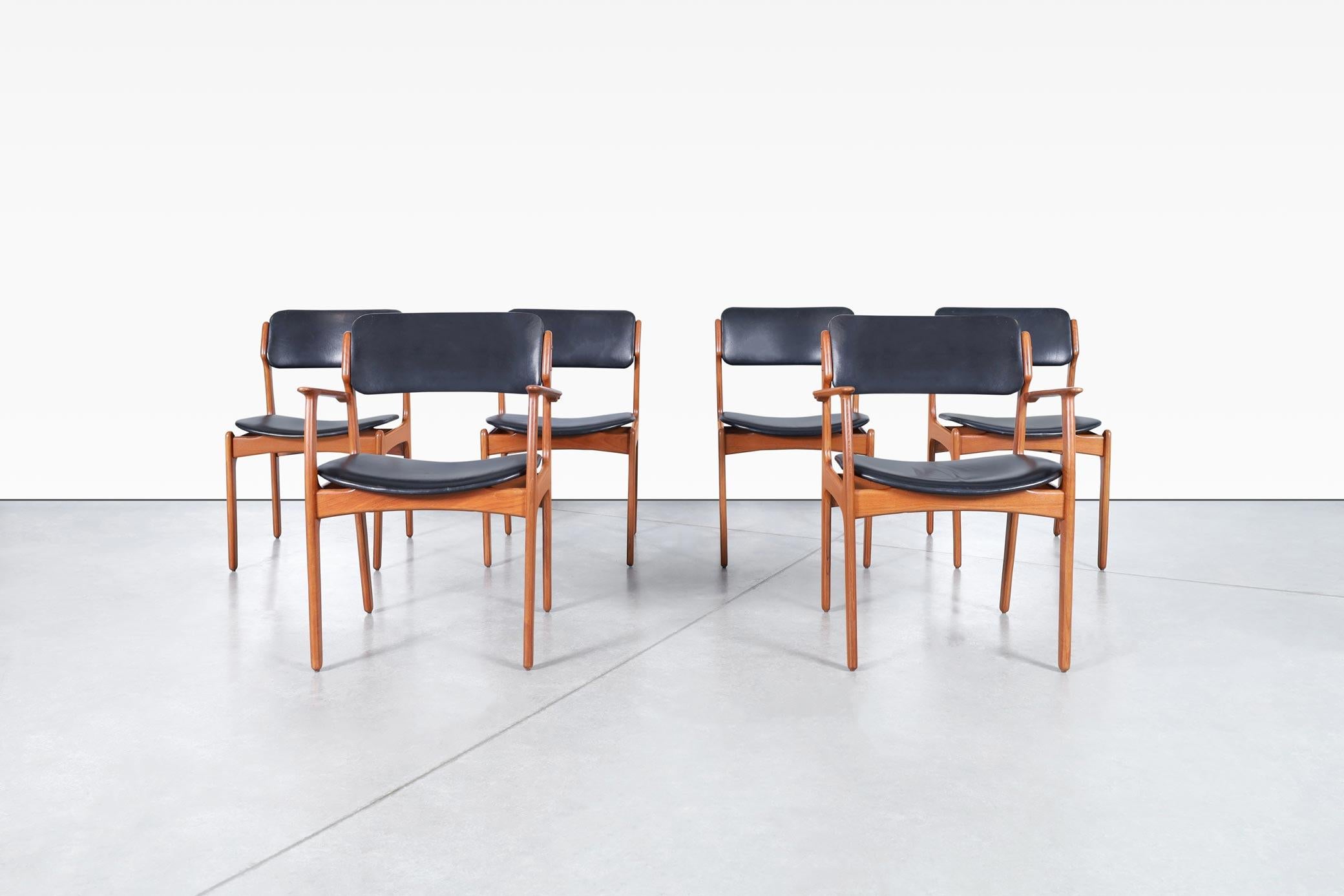 Danish Modern Teak Dining Room Set by Arne Vodder and Erik Buch In Good Condition For Sale In North Hollywood, CA