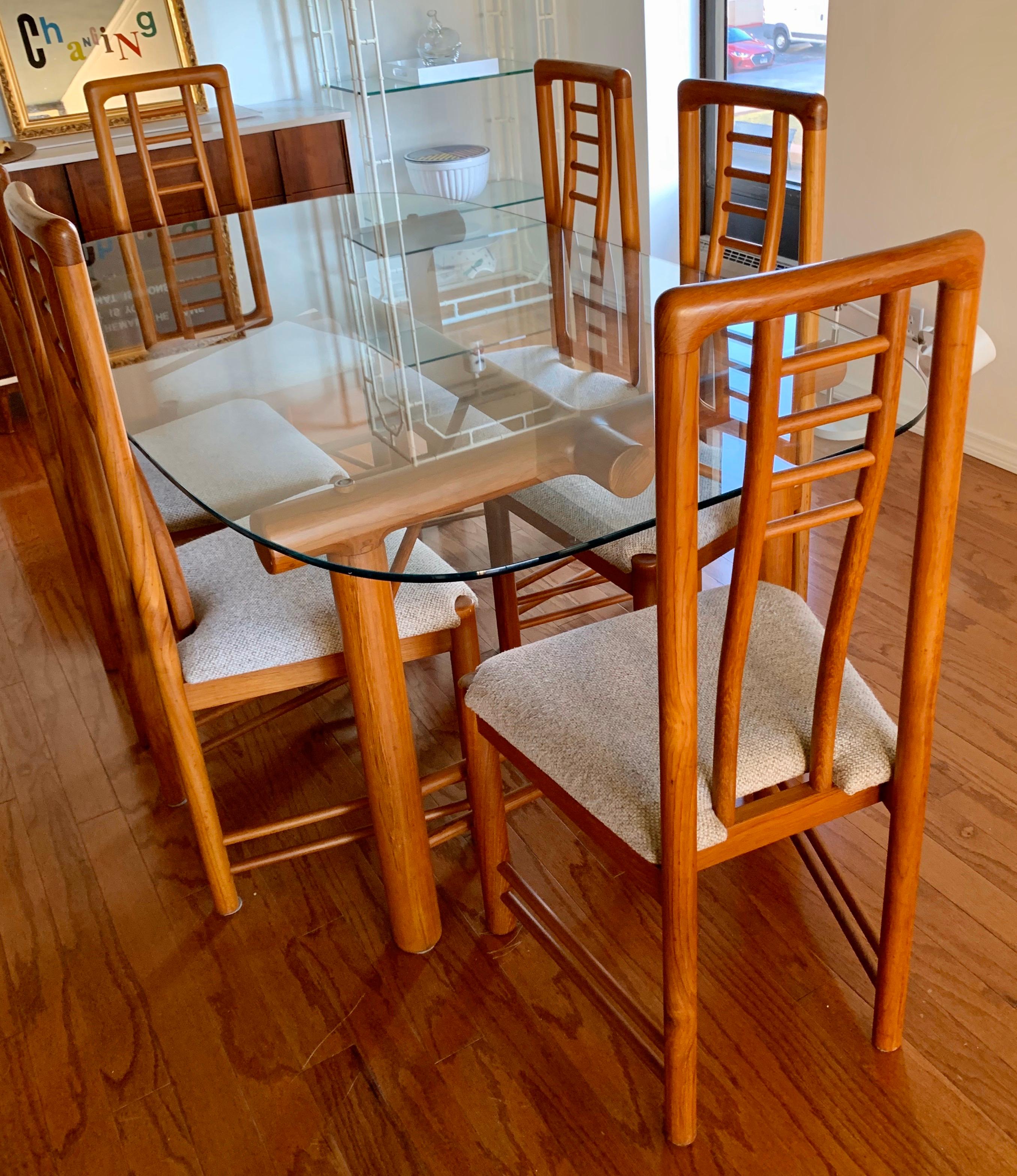 Danish Modern Teak Dining Set Glass Table & Matching Set of 8 Ladderback Chairs In Good Condition In West Hartford, CT