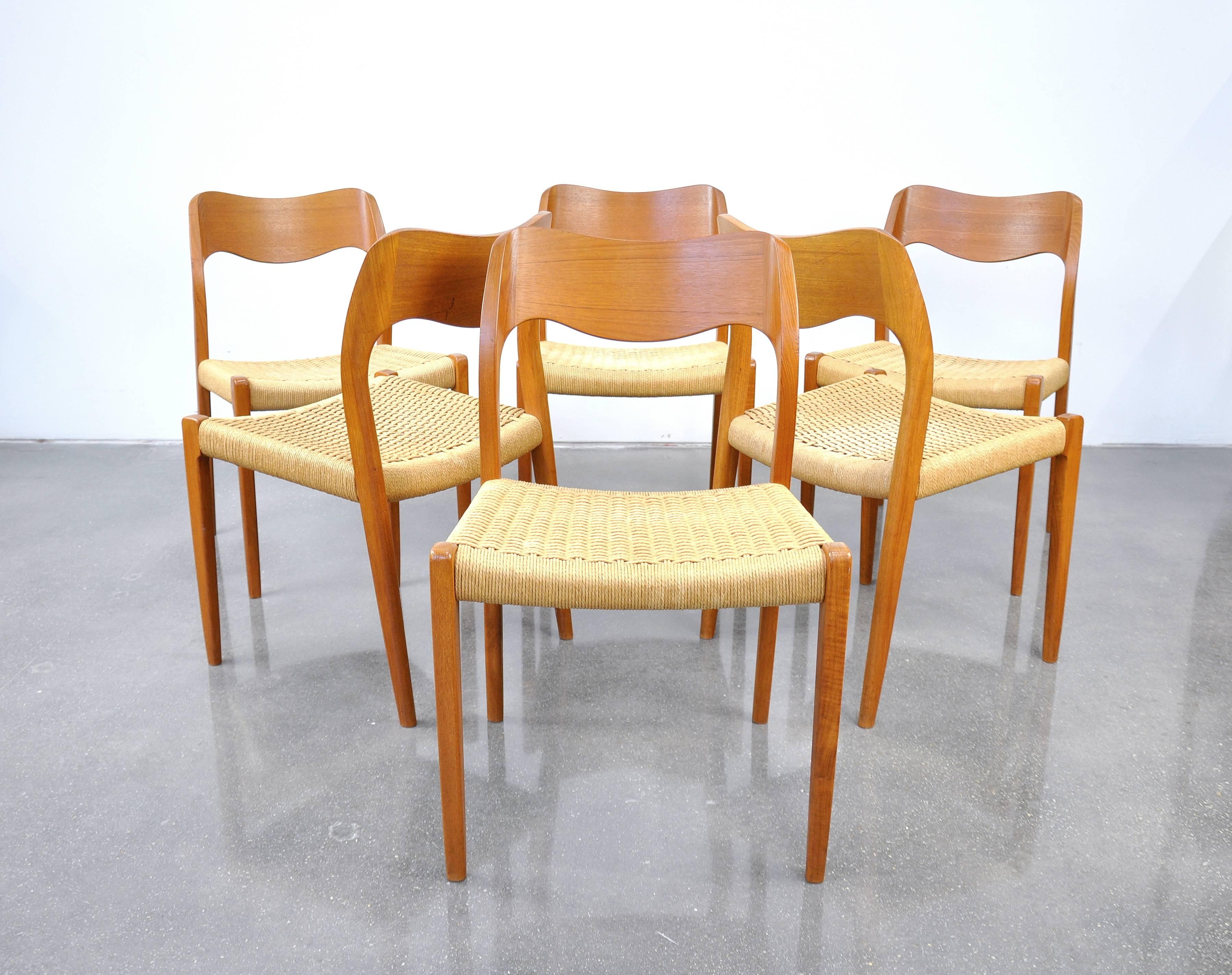 Scandinavian Modern Danish Modern Teak Dining Set with Six Moller Model #71 Chairs