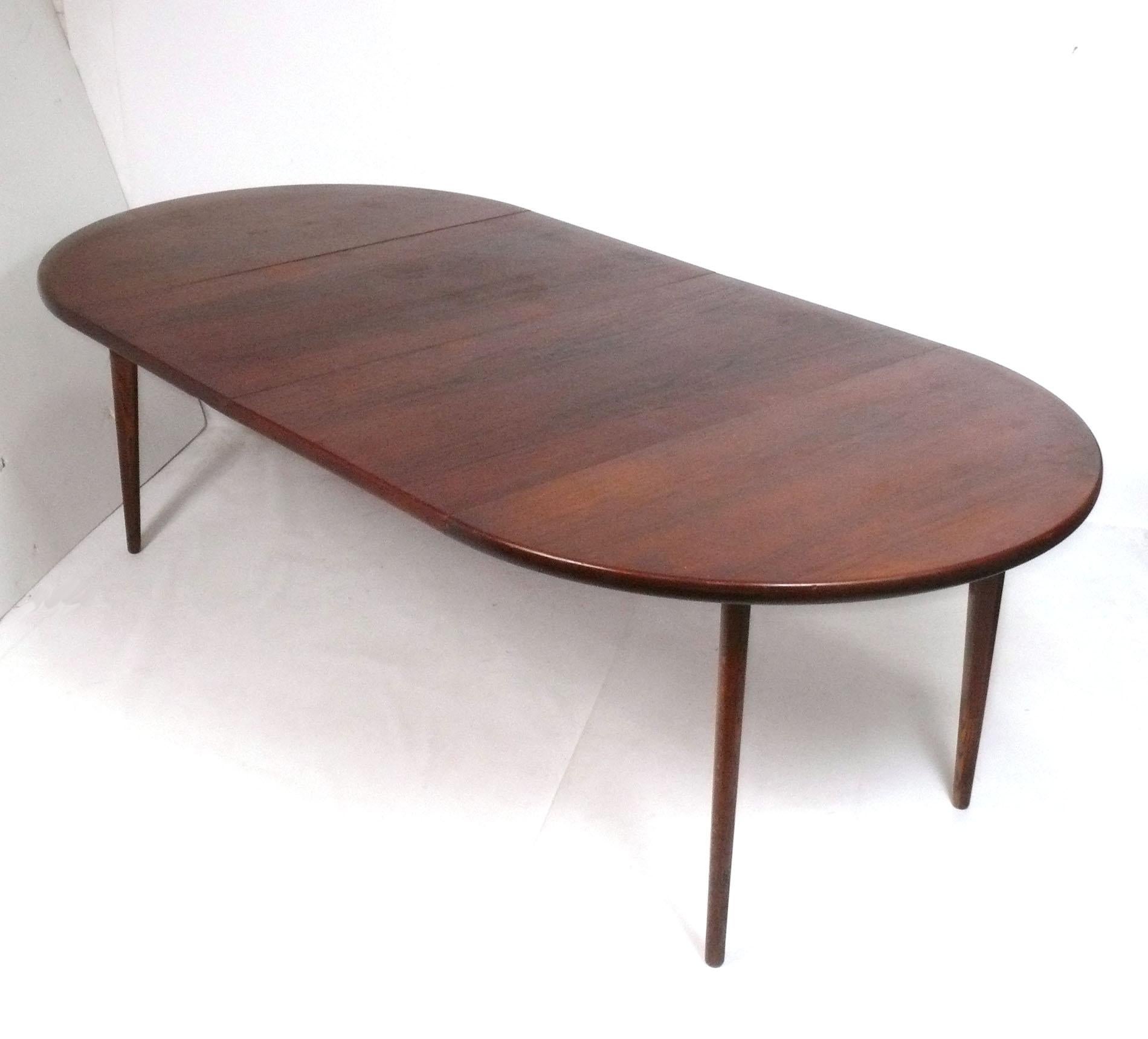 Mid-Century Modern Table de salle à manger danoise moderne en teck de Karl-Erik Ekselius en vente