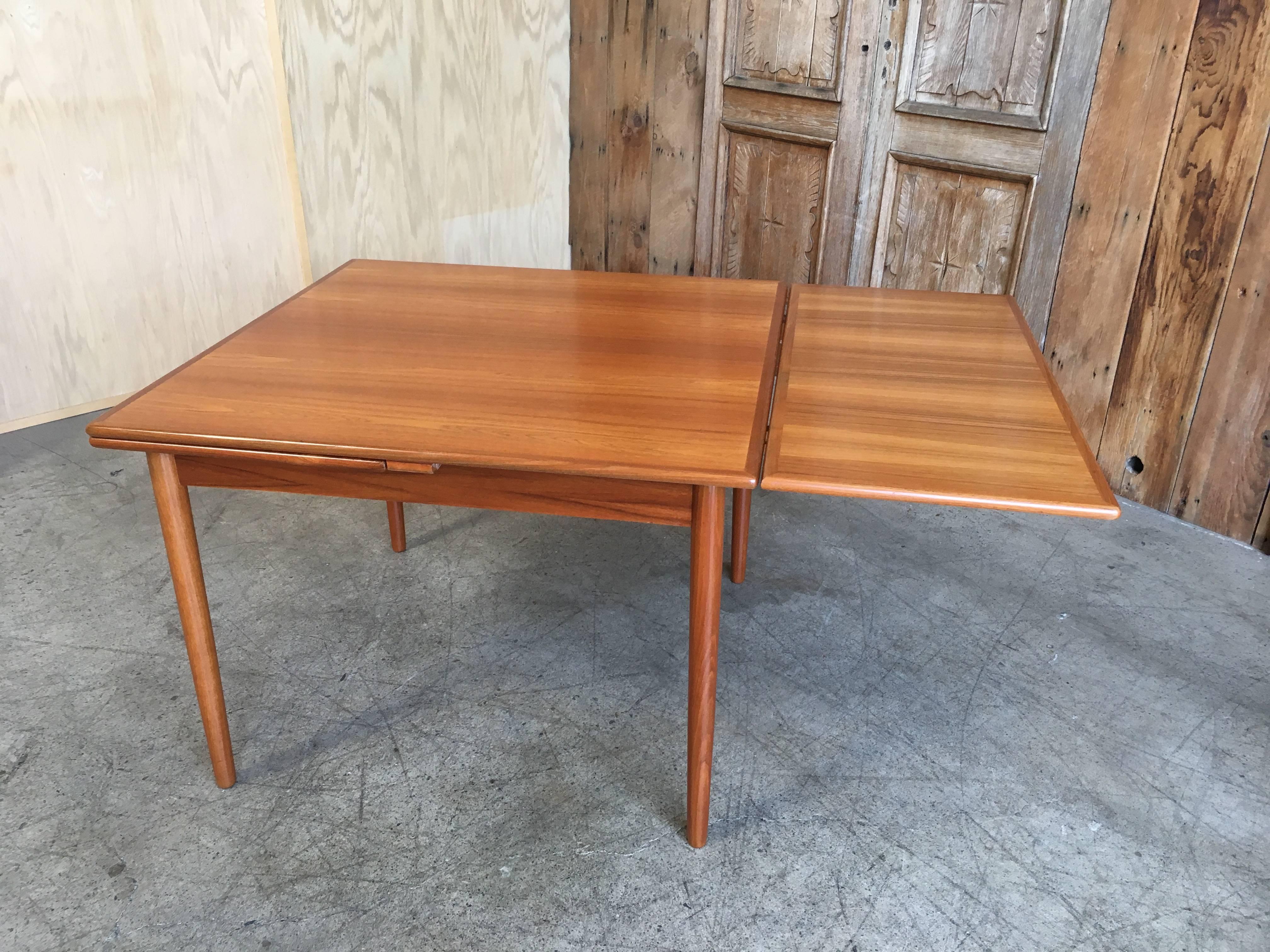 Danish Modern Teak Dining Table In Excellent Condition In Denton, TX