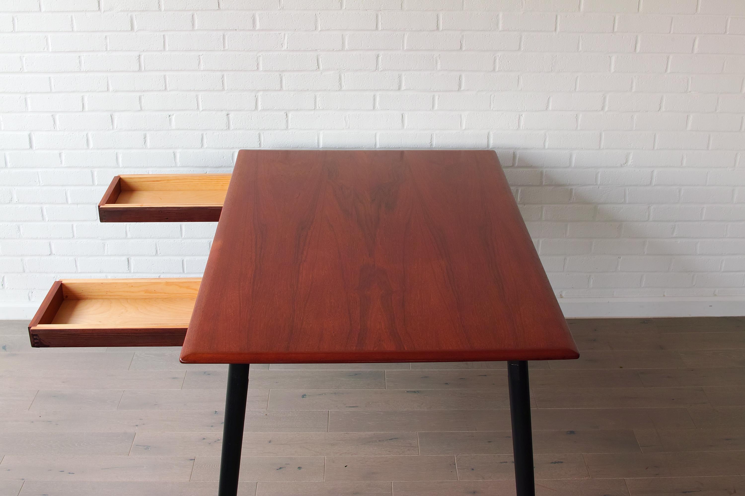 Danois Danish Modern Teak Dining Table or Partners Desk en vente