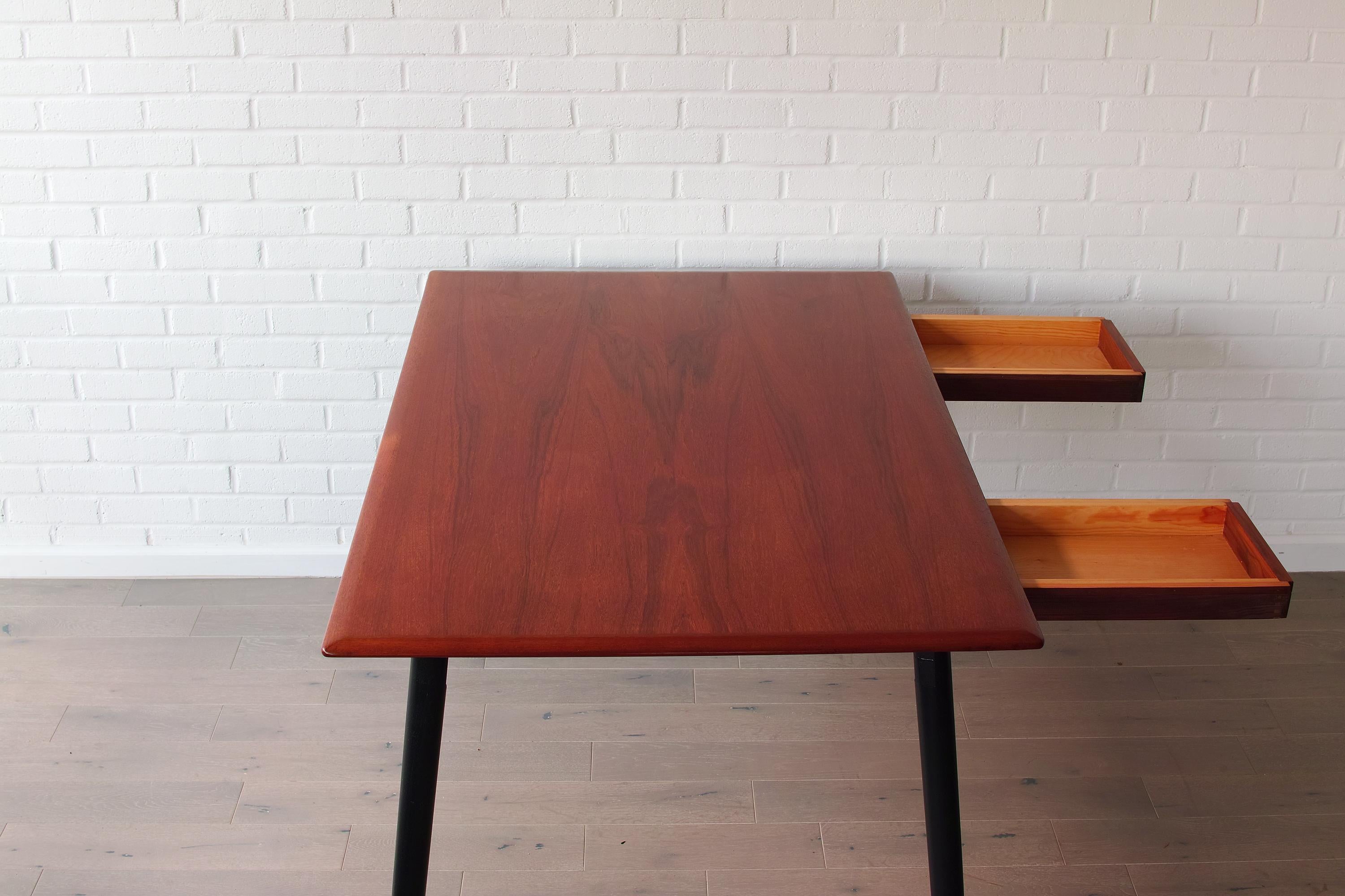 Danish Modern Teak Dining Table or Partners Desk Bon état - En vente à Brooklyn, NY