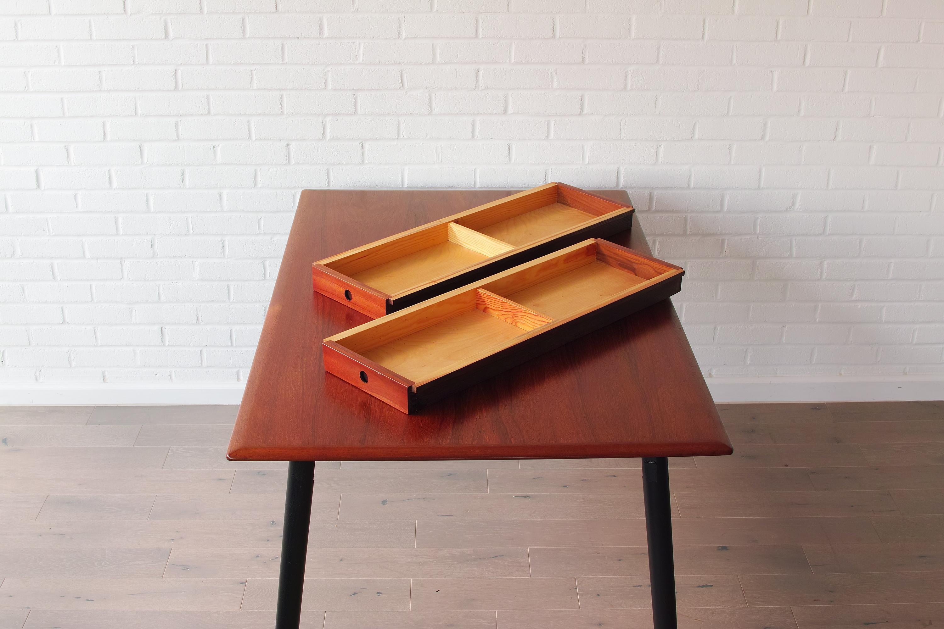 20ième siècle Danish Modern Teak Dining Table or Partners Desk en vente