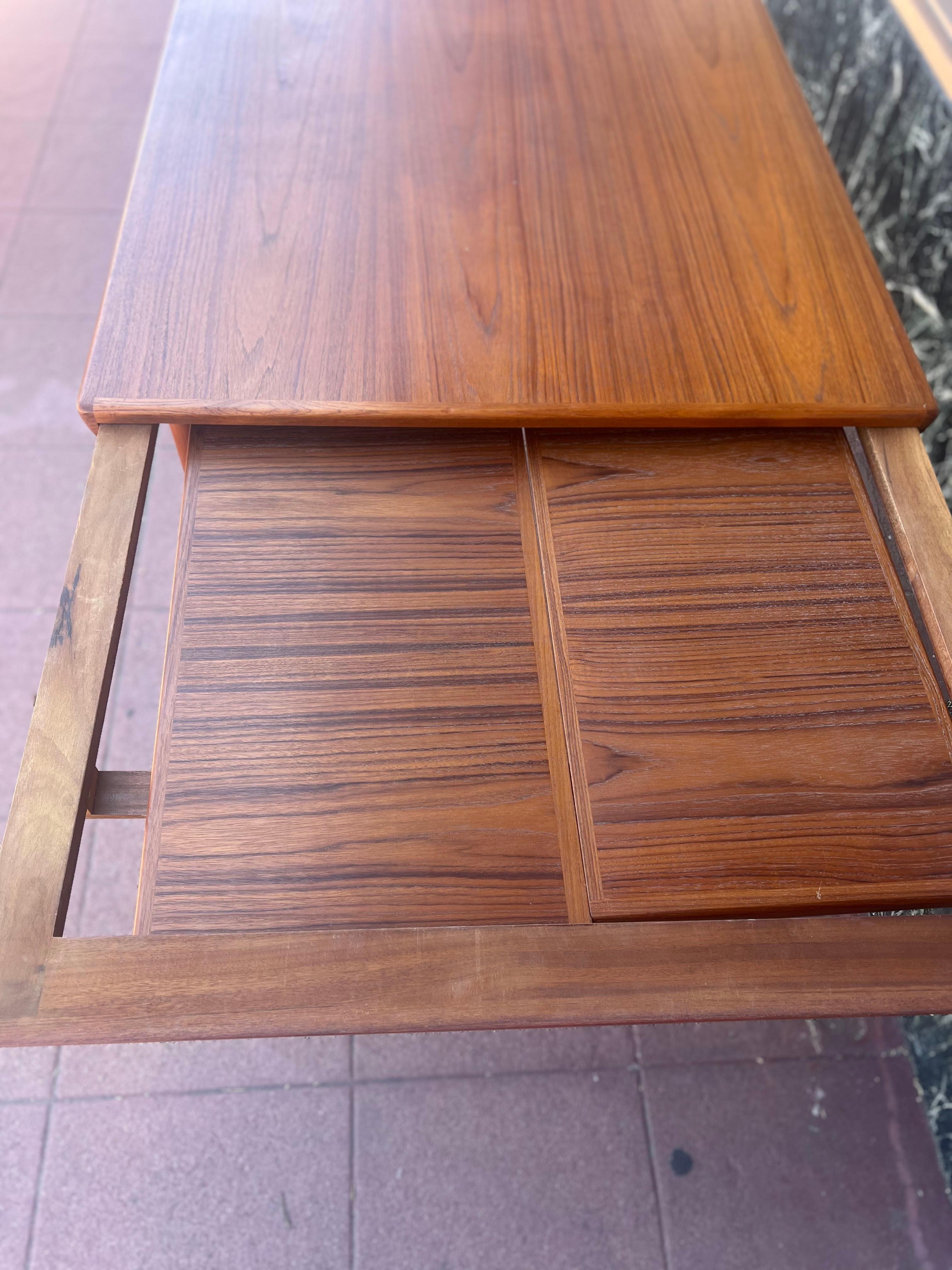 Danish Modern Teak Dining Table With 2 Pull-out Leaves by Johannes Andersen For Sale 3