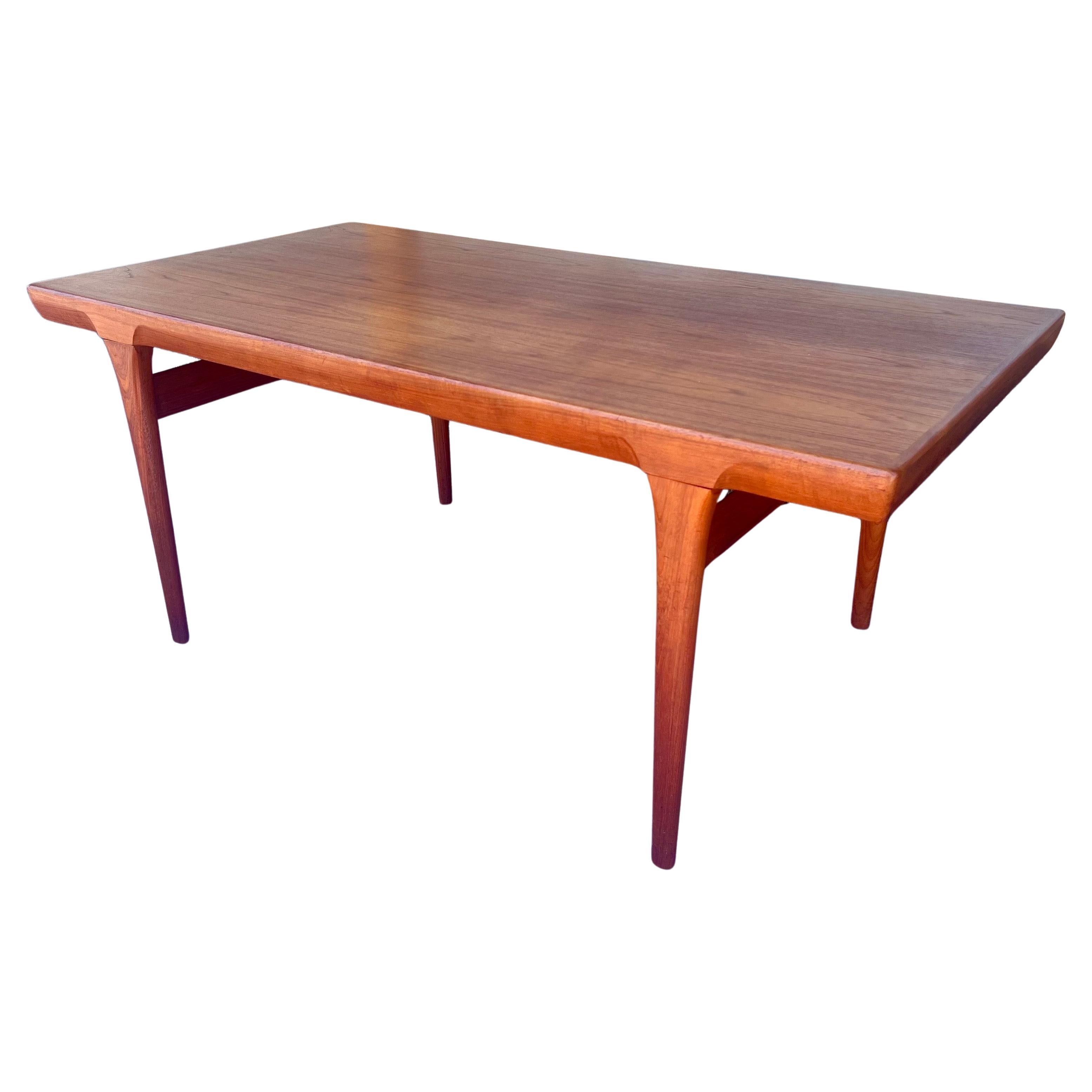 Danish Modern Teak Dining Table With 2 Pull-out Leaves by Johannes Andersen For Sale