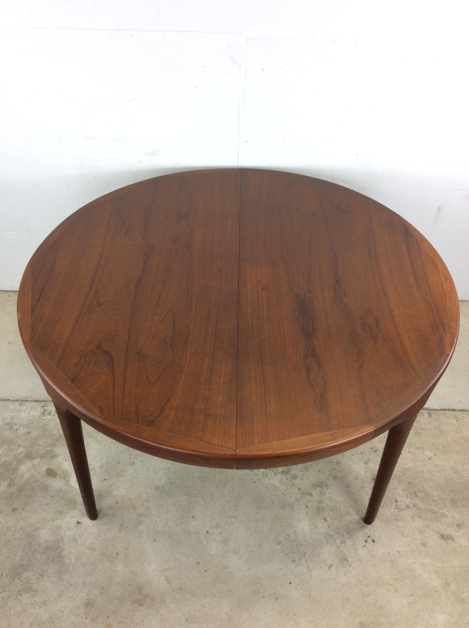Danish Modern Teak Dining Table with 3 Large Leafs In Excellent Condition In Freehold, NJ
