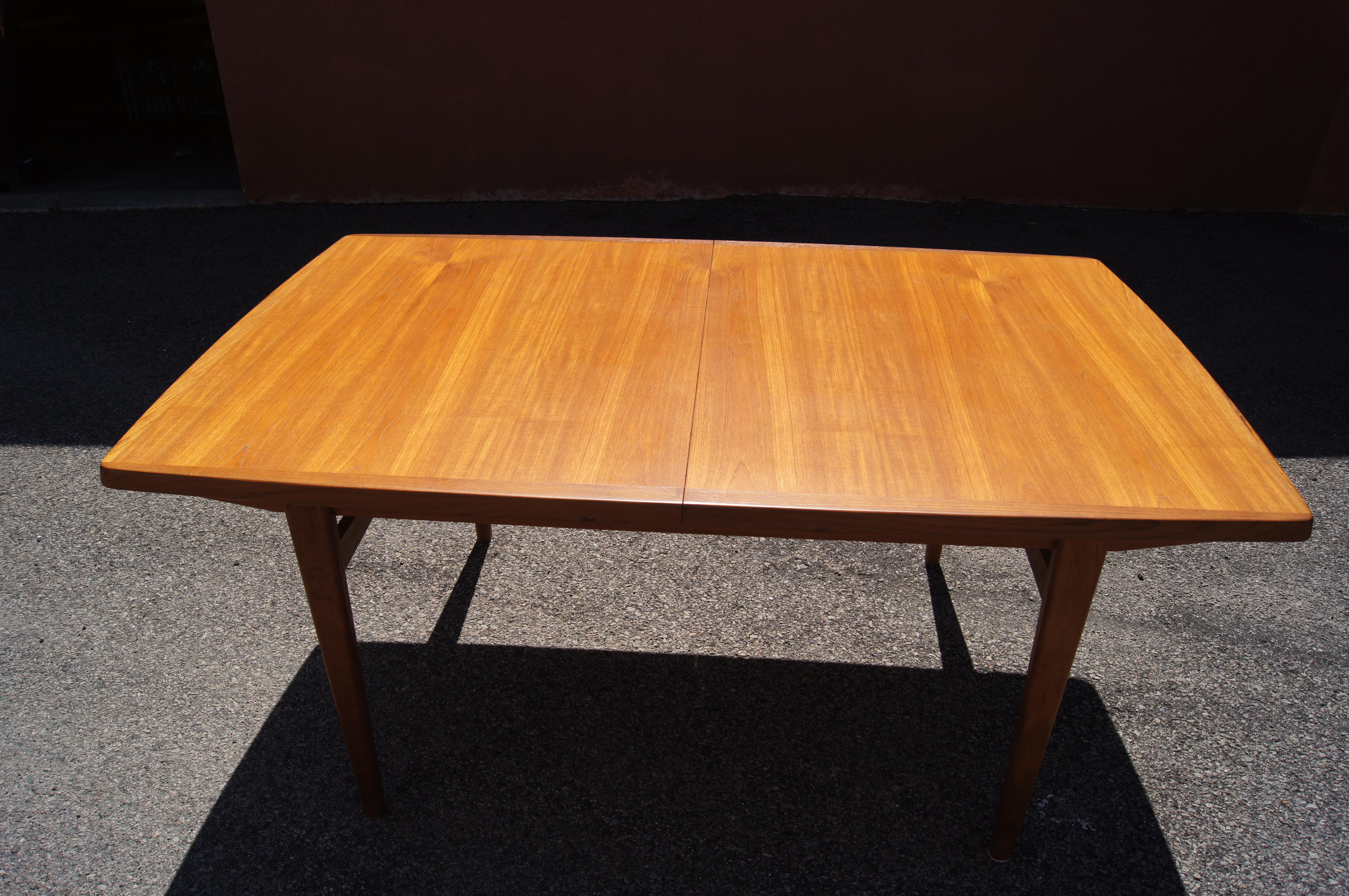 Danish Modern Teak Dining Table with Extensions In Good Condition For Sale In Dorchester, MA