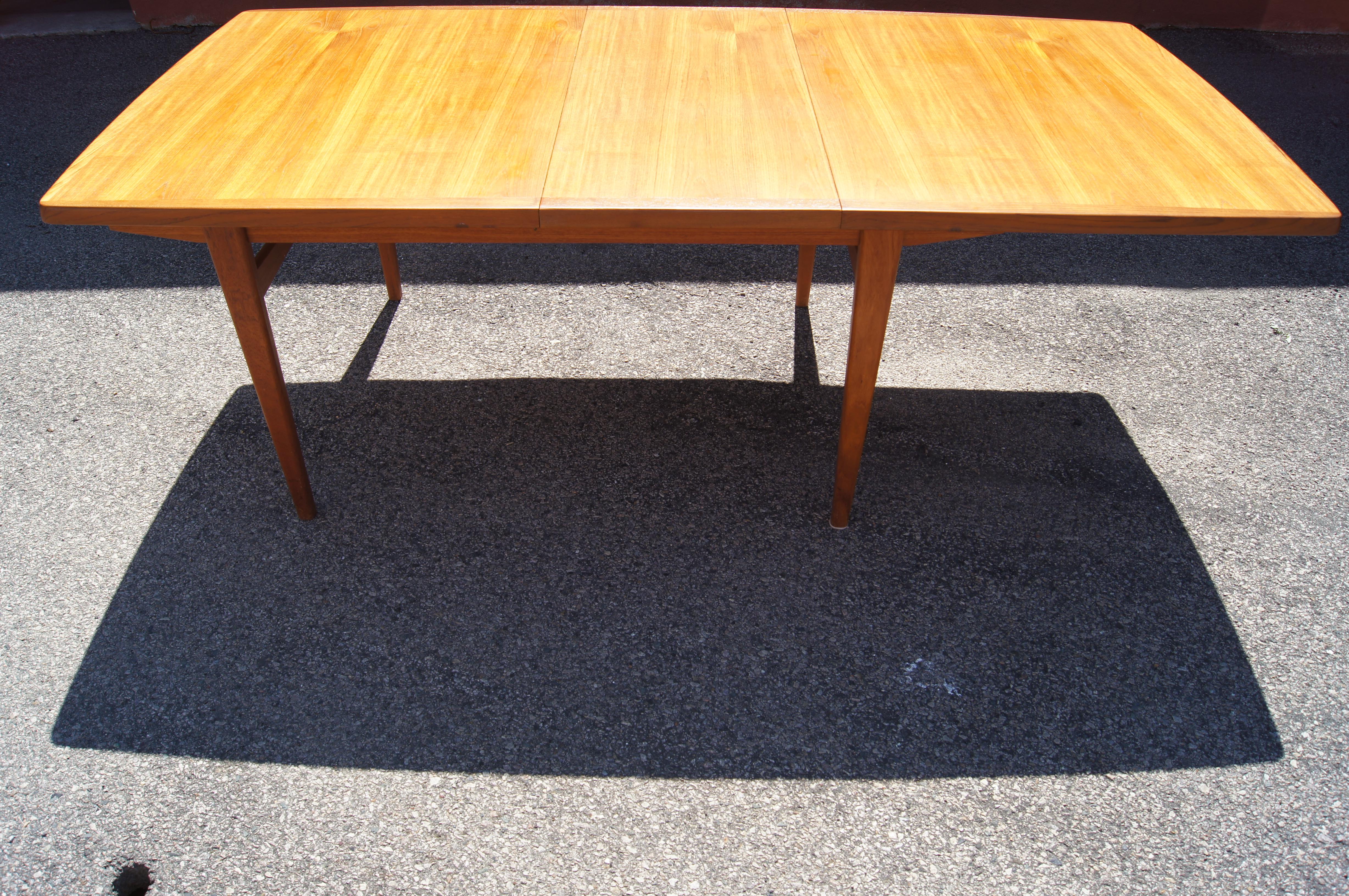 Danish Modern Teak Dining Table with Extensions For Sale 1