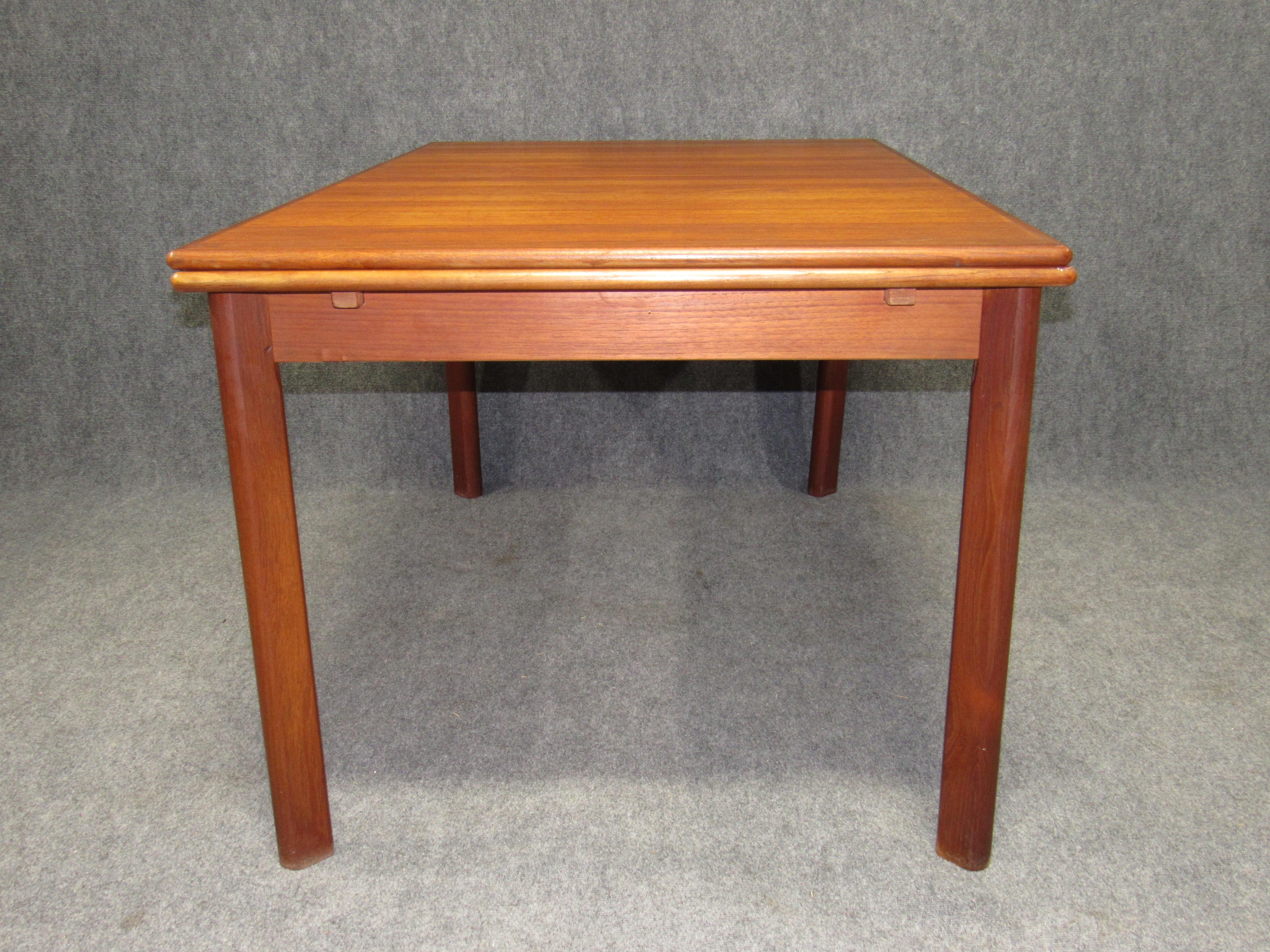 Danish Modern Teak Dining Table with Pull Out Leaves In Good Condition In Belmont, MA