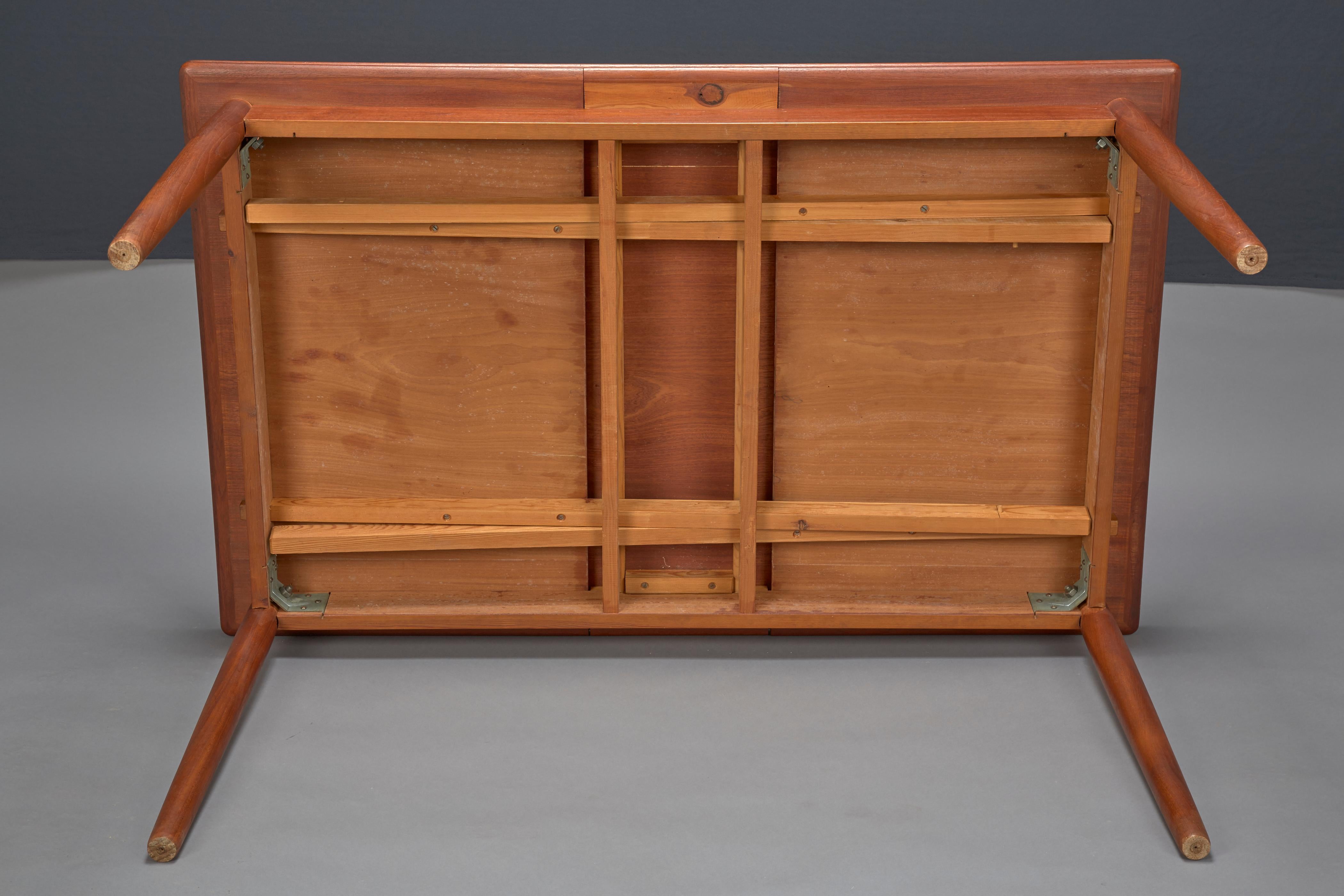 Mid-20th Century Danish Modern Teak Dining Table With Two Pull-out Leaves