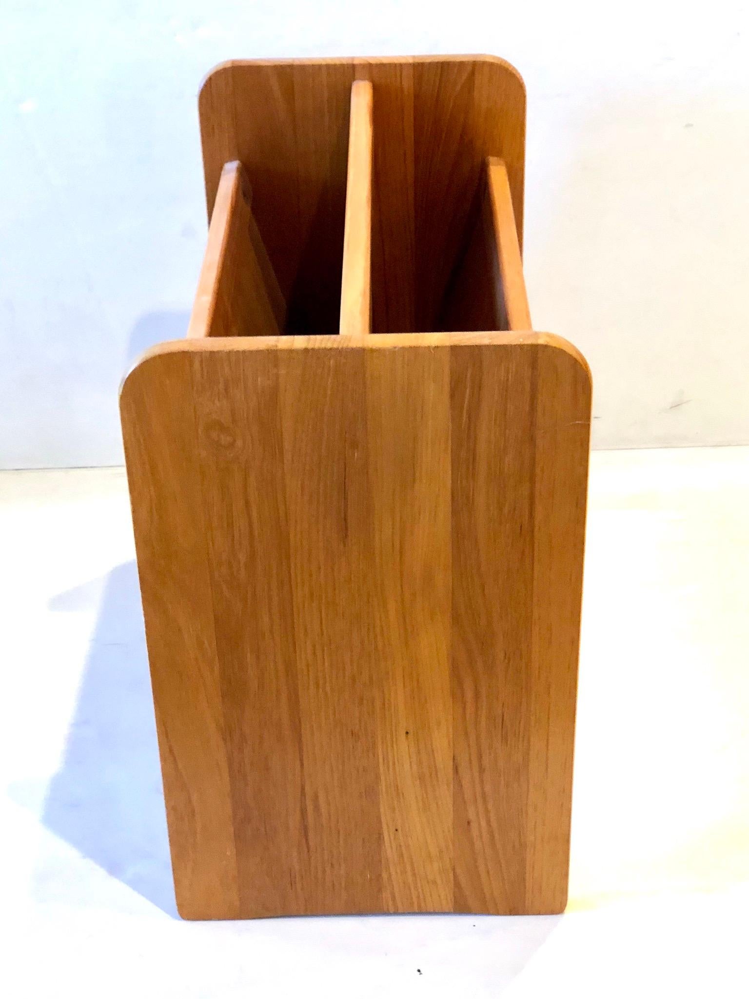 Danish modern teak double magazine rack by FBJ Mobler, versatile design Made in Denmark circa 1980s great condition.