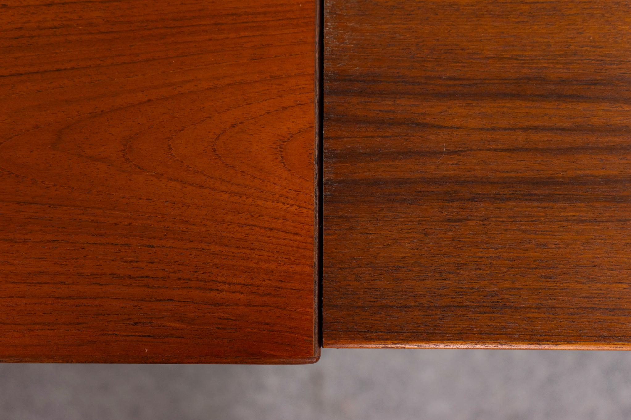 Tavolo da pranzo danese moderno in teak con ante a cassetto 2