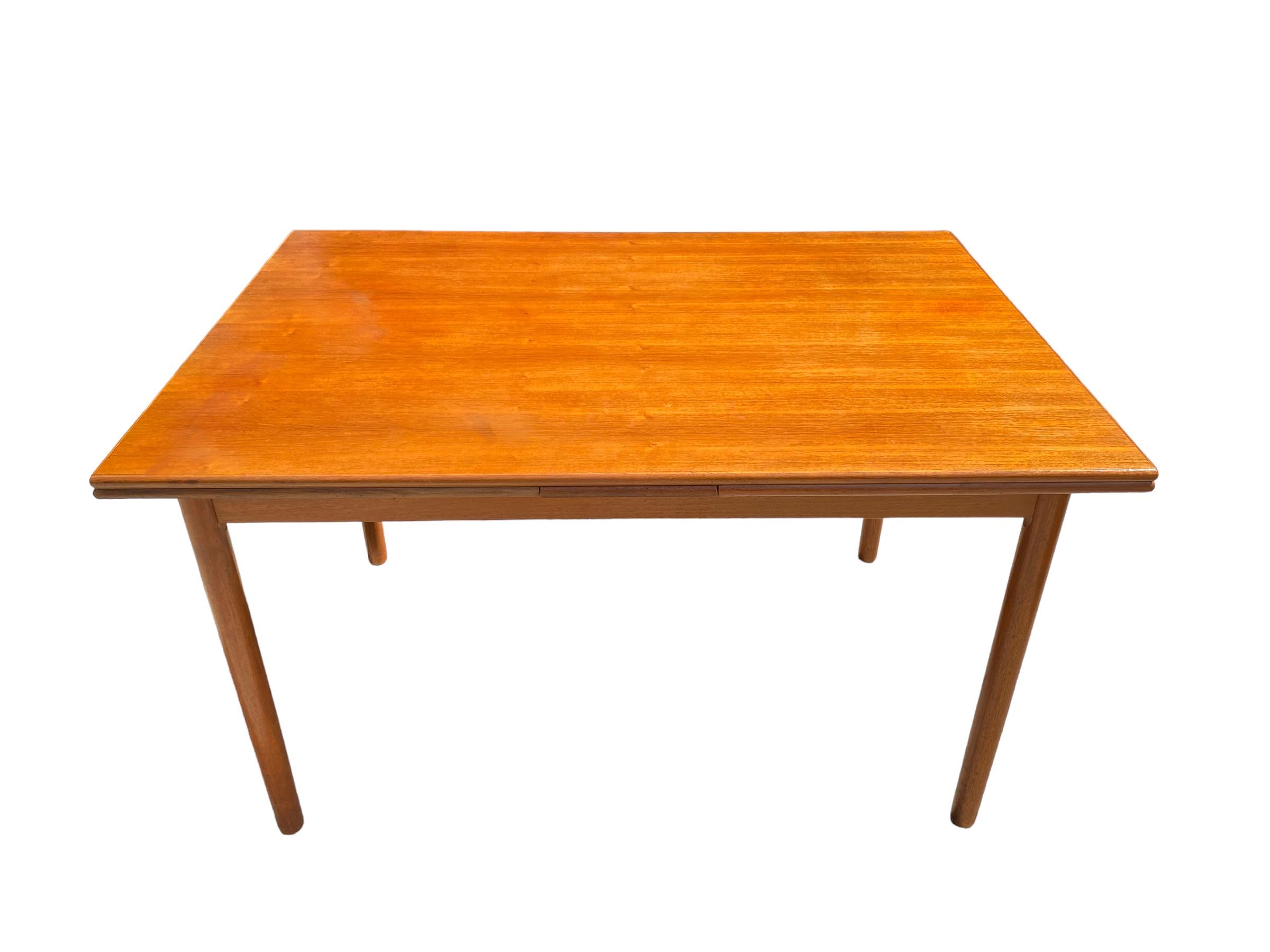 Danish Modern Teak Draw Leaf Dining Table For Sale 4