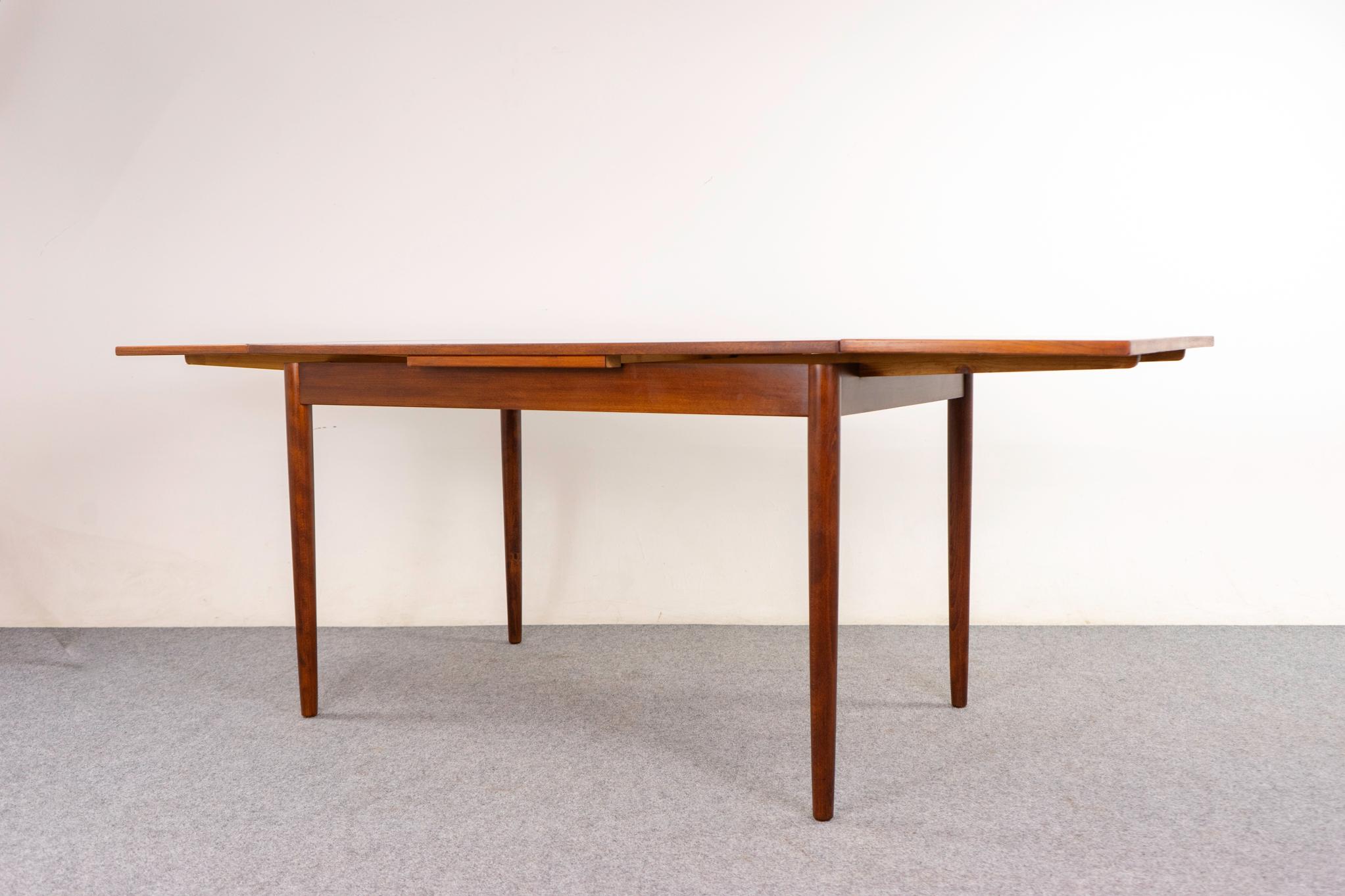 Tavolo da pranzo danese moderno in teak con ante a cassetto 4