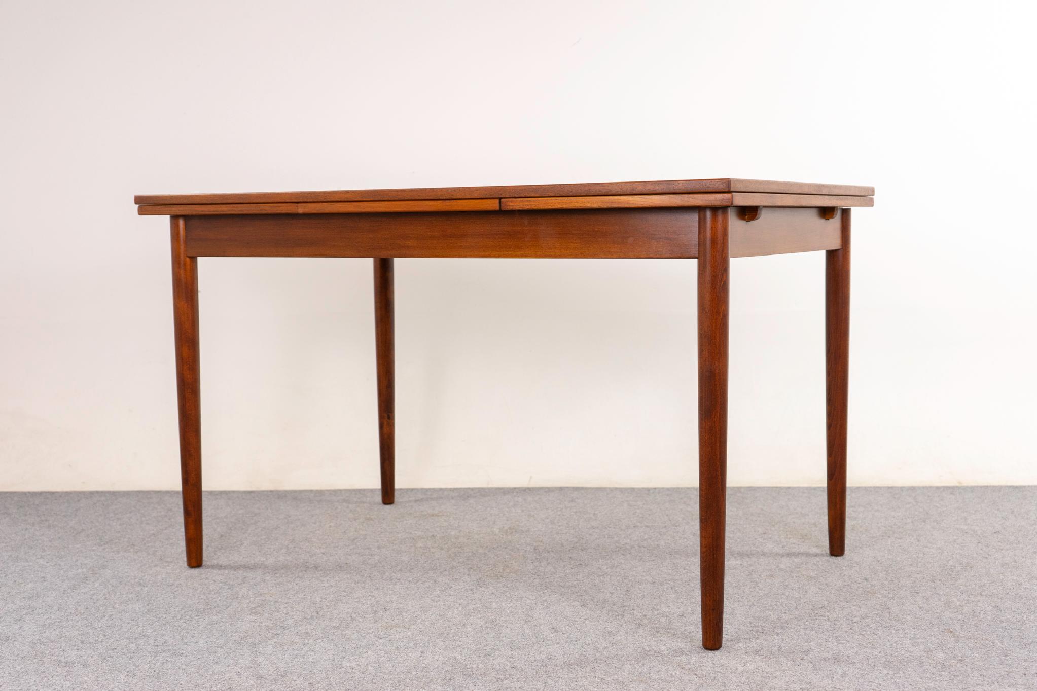 Tavolo da pranzo danese moderno in teak con ante a cassetto 5