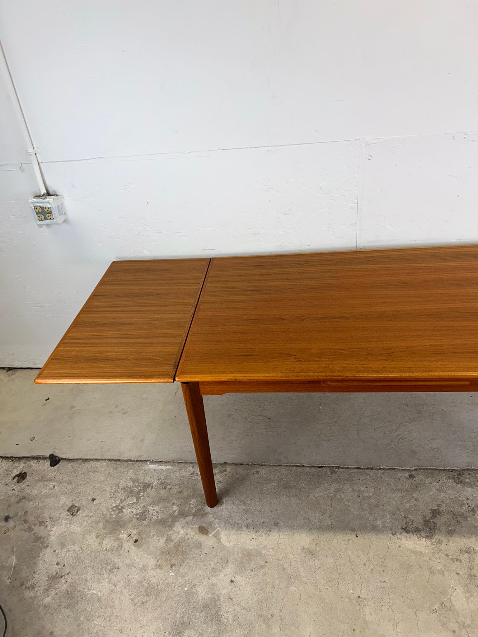 Table de salle à manger moderne danoise en teck à tiroir en vente 6
