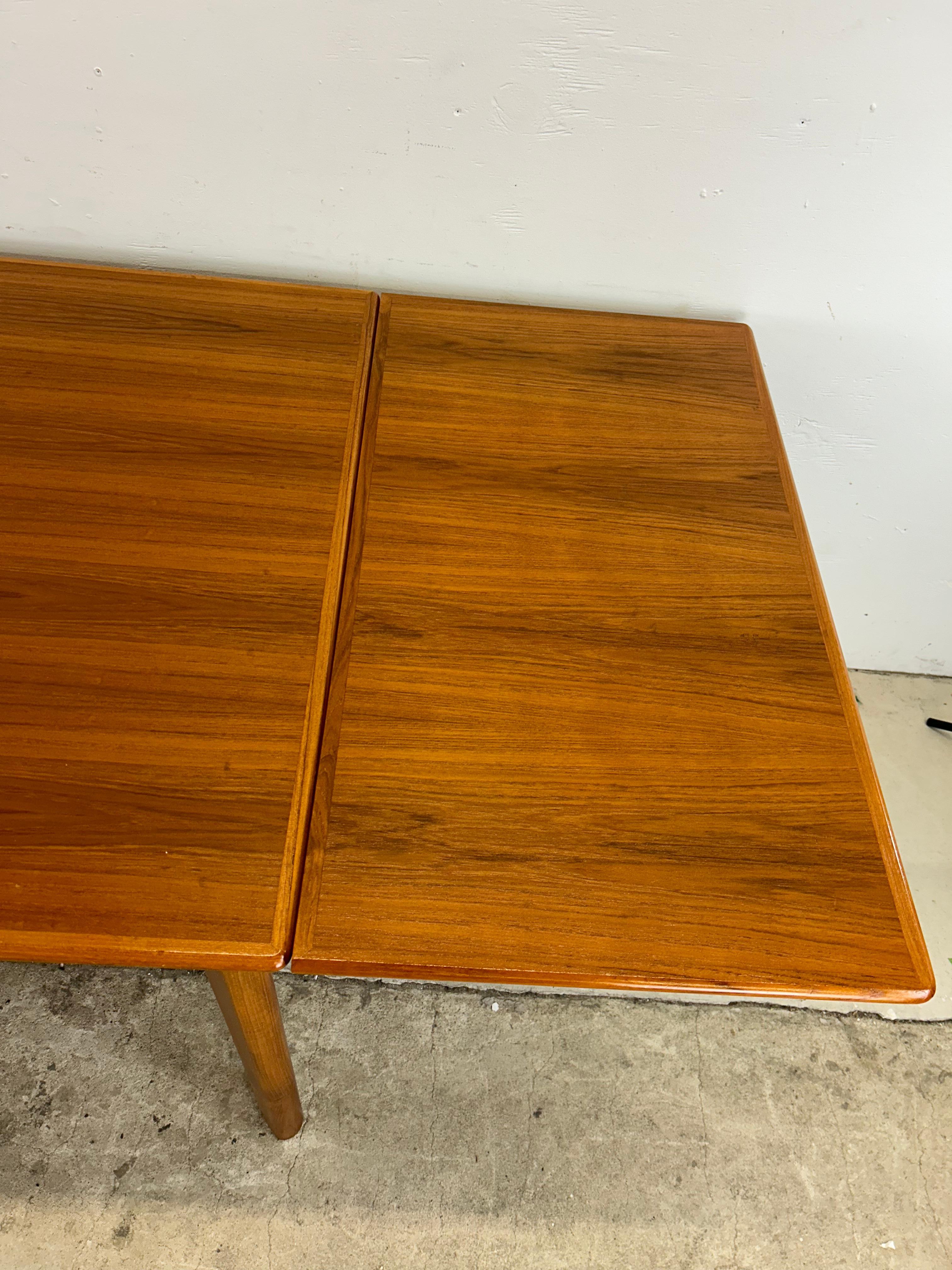 Table de salle à manger moderne danoise en teck à tiroir en vente 9