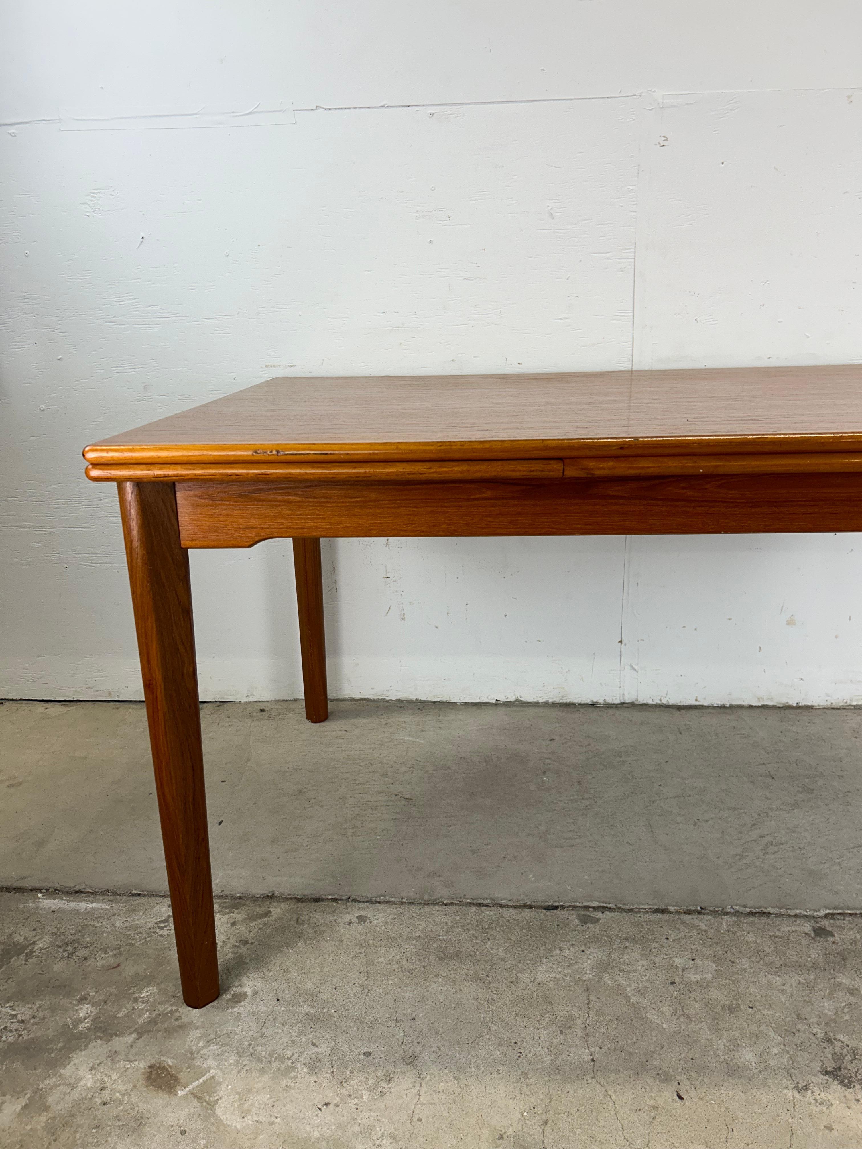 Danois Table de salle à manger moderne danoise en teck à tiroir en vente