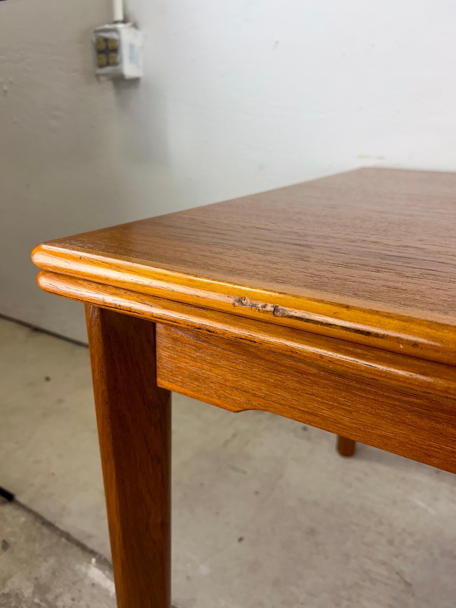 Teck Table de salle à manger moderne danoise en teck à tiroir en vente
