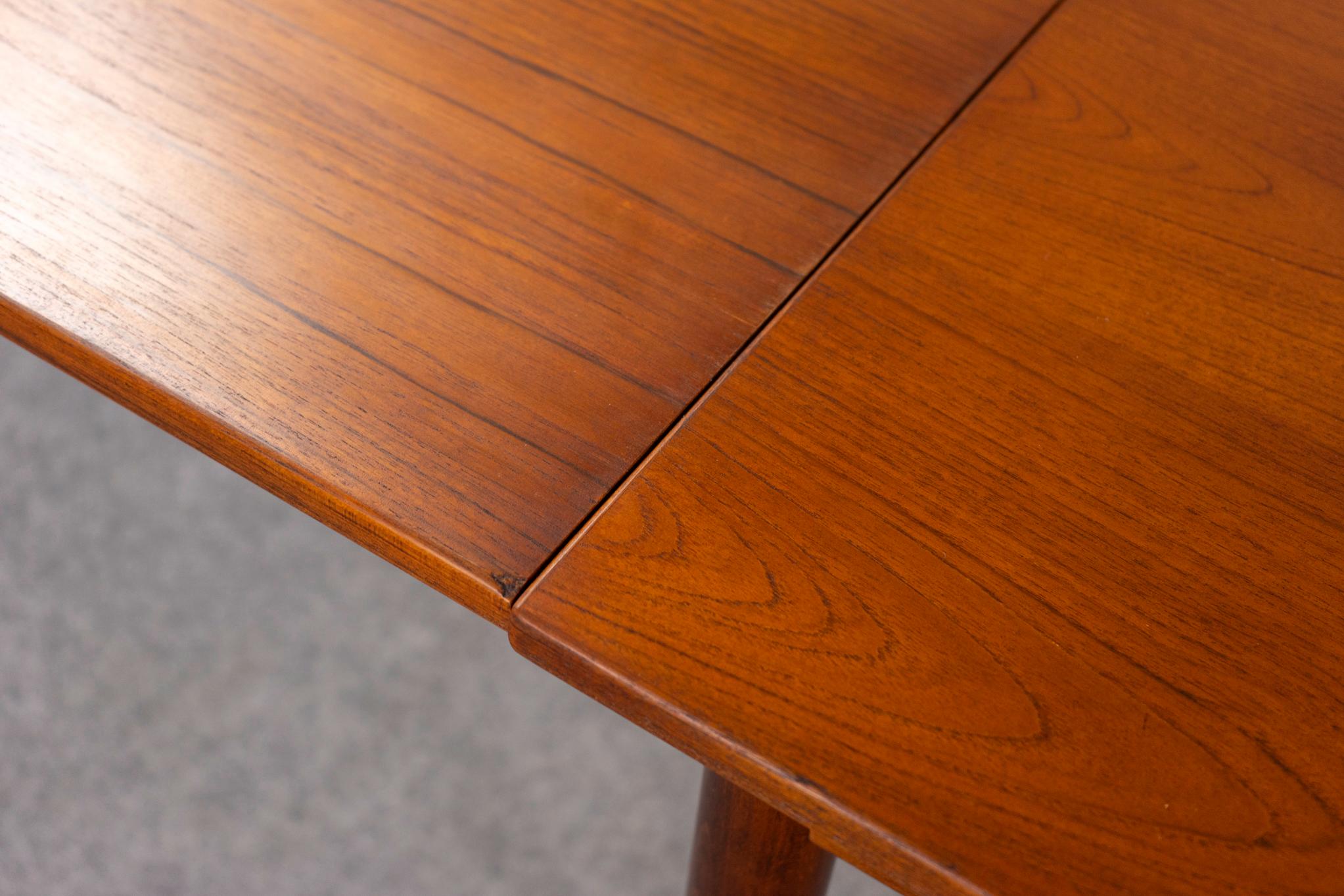 Tavolo da pranzo danese moderno in teak con ante a cassetto 1