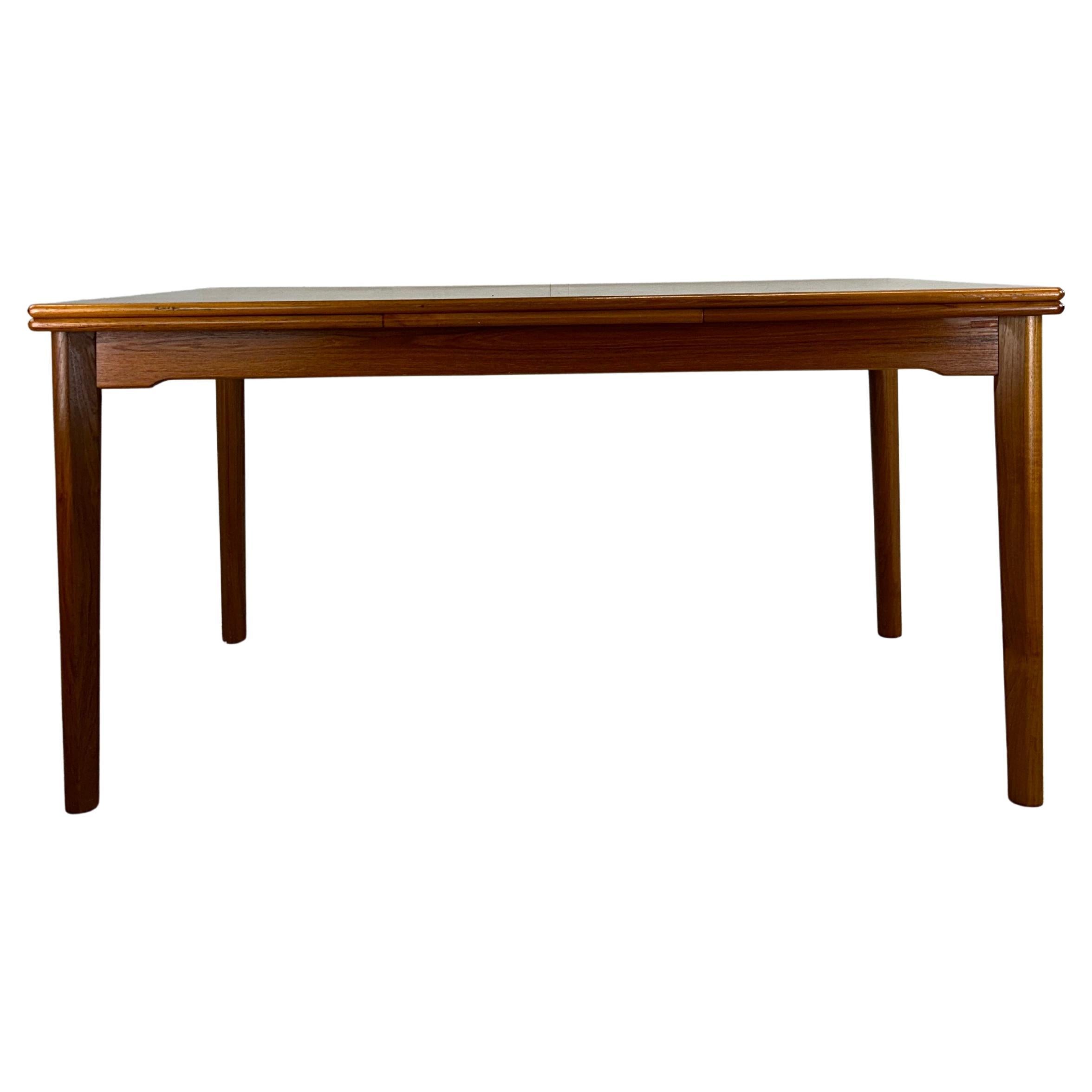Tavolo da pranzo danese moderno in teak con ante a cassetto