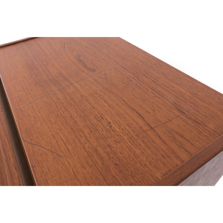 Danish Modern Teak Drawer Chest with Elongated Pulls For Sale at 1stdibs