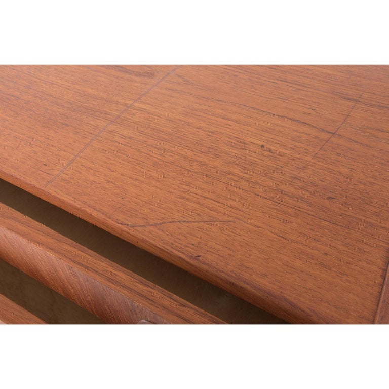 Danish Modern Teak Drawer Chest with Elongated Pulls For Sale at 1stdibs