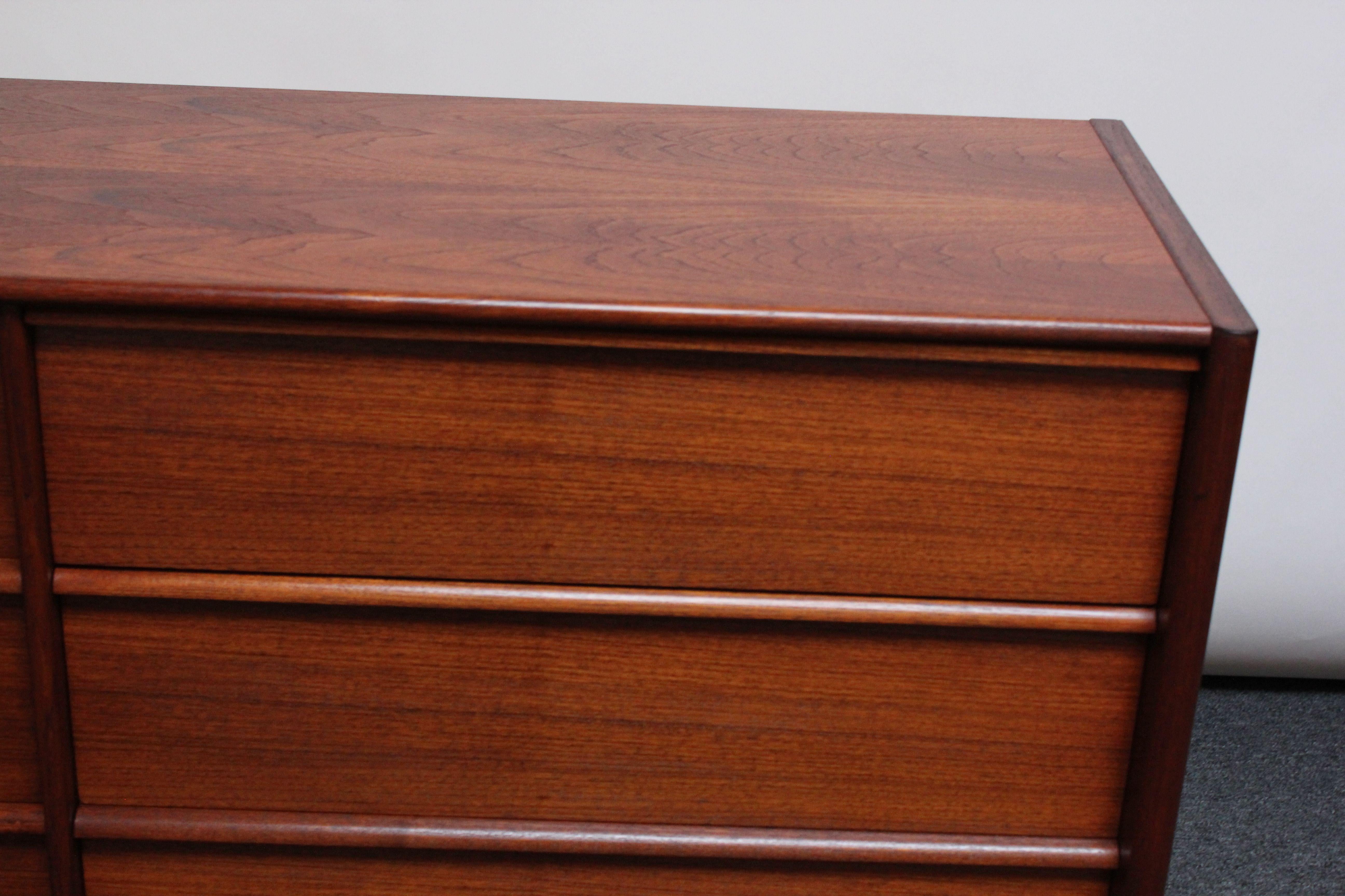 Danish Modern Teak Dresser / Chest of Drawers by Jesper 10