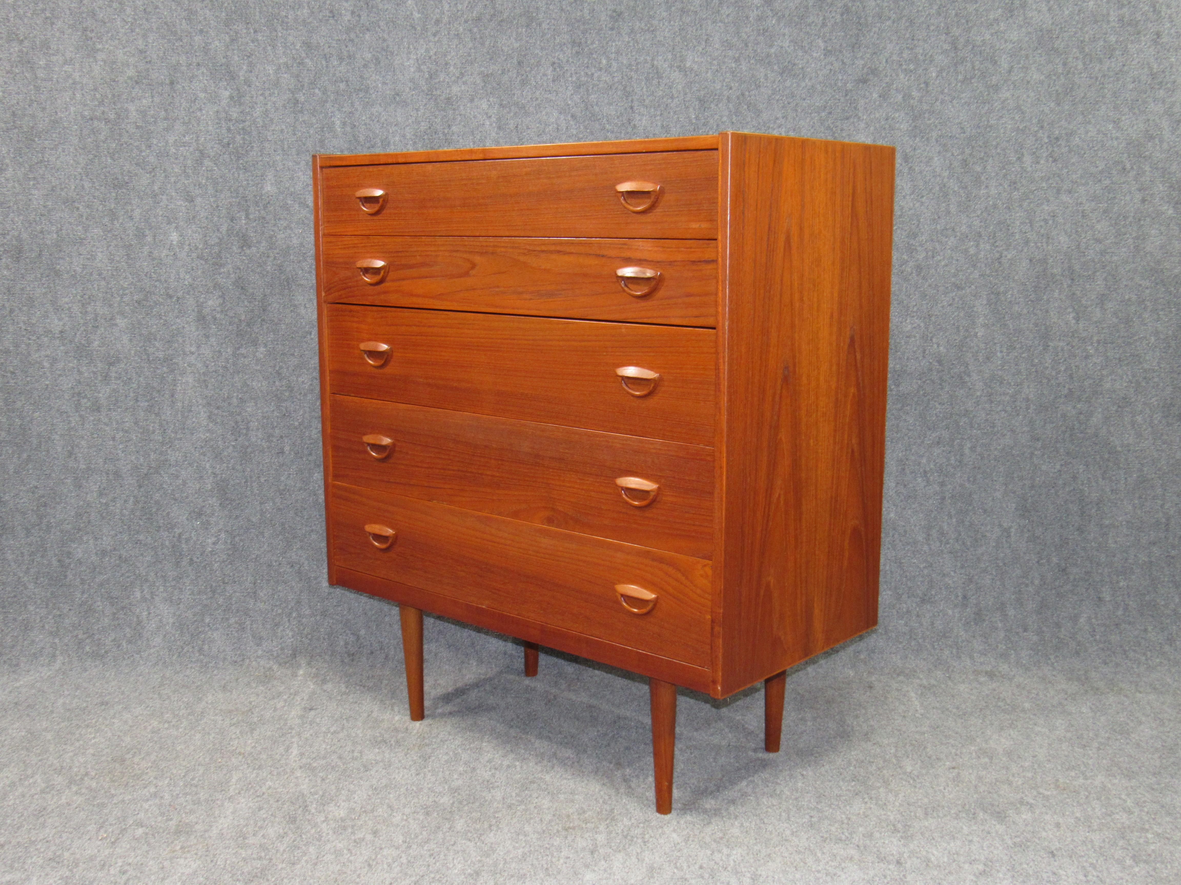 Danish modern teak dresser chest of drawers in style of Kai Kristiansen. Excellent vintage condition.