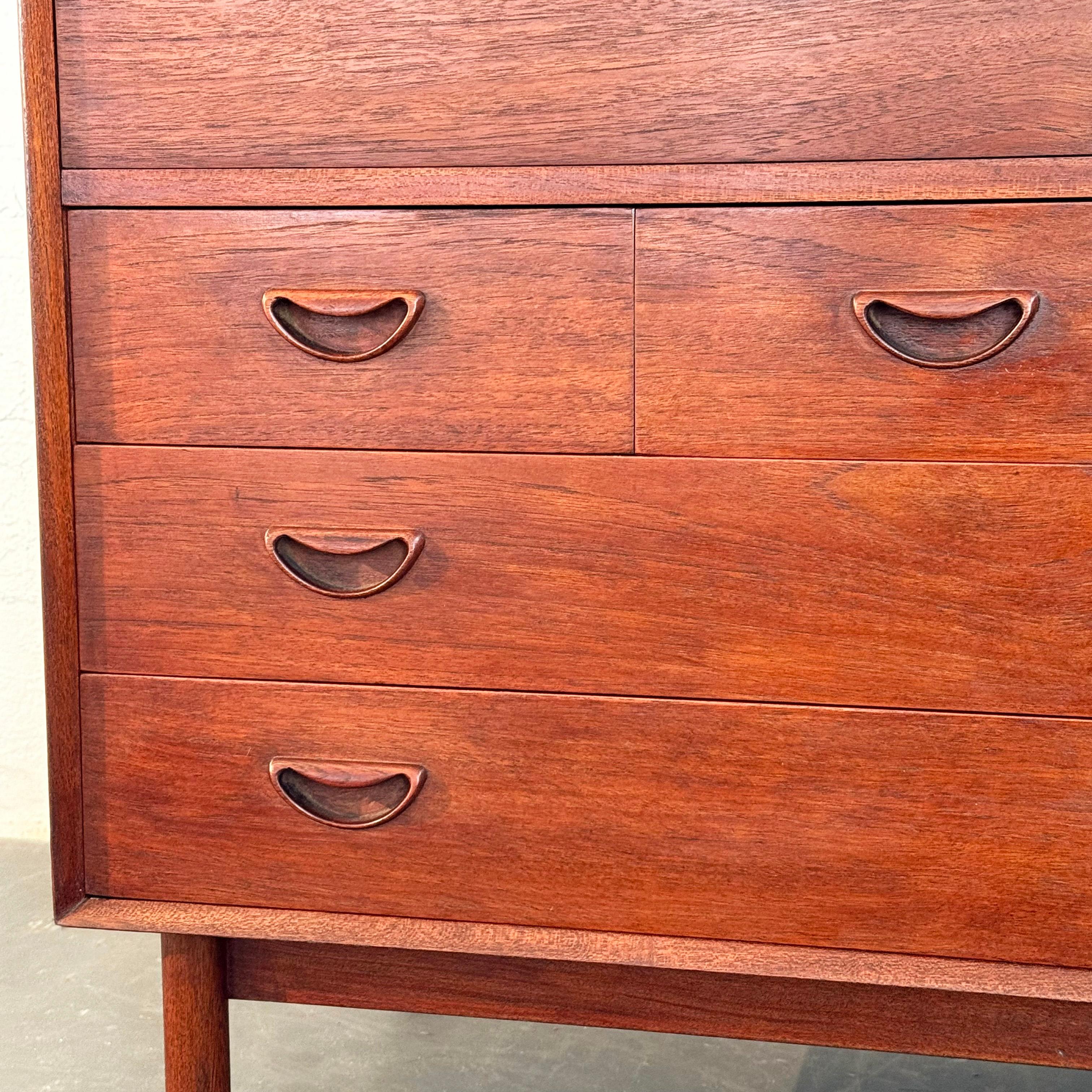 Danish Modern Teak Dry Bar Cabinet By Peter Hvidt And Orla Mølgaard-Nielsen For Sale 1